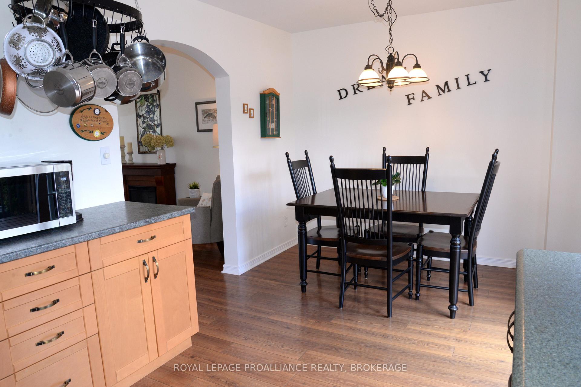 Photo 10 of 964 Uxbridge Crescent, Kingston, East Gardiners Rd — HOMEH