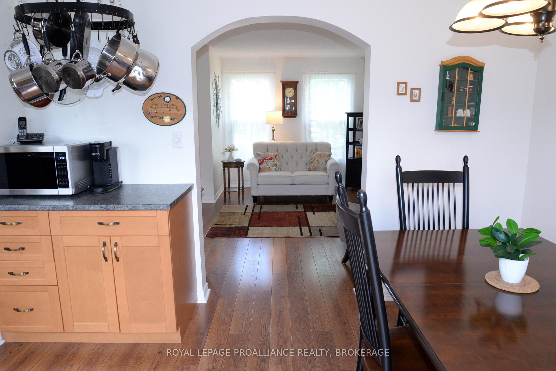 Photo 12 of 964 Uxbridge Crescent, Kingston, East Gardiners Rd — HOMEH