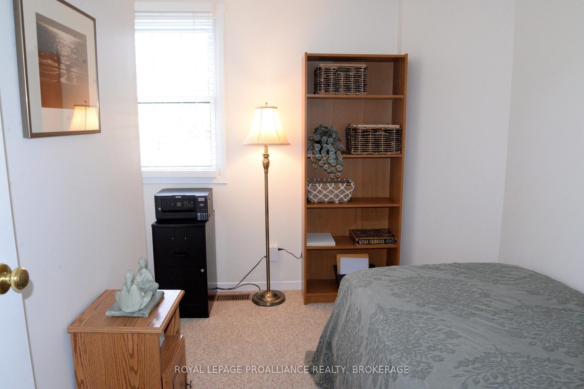 Photo 14 of 964 Uxbridge Crescent, Kingston, East Gardiners Rd — HOMEH