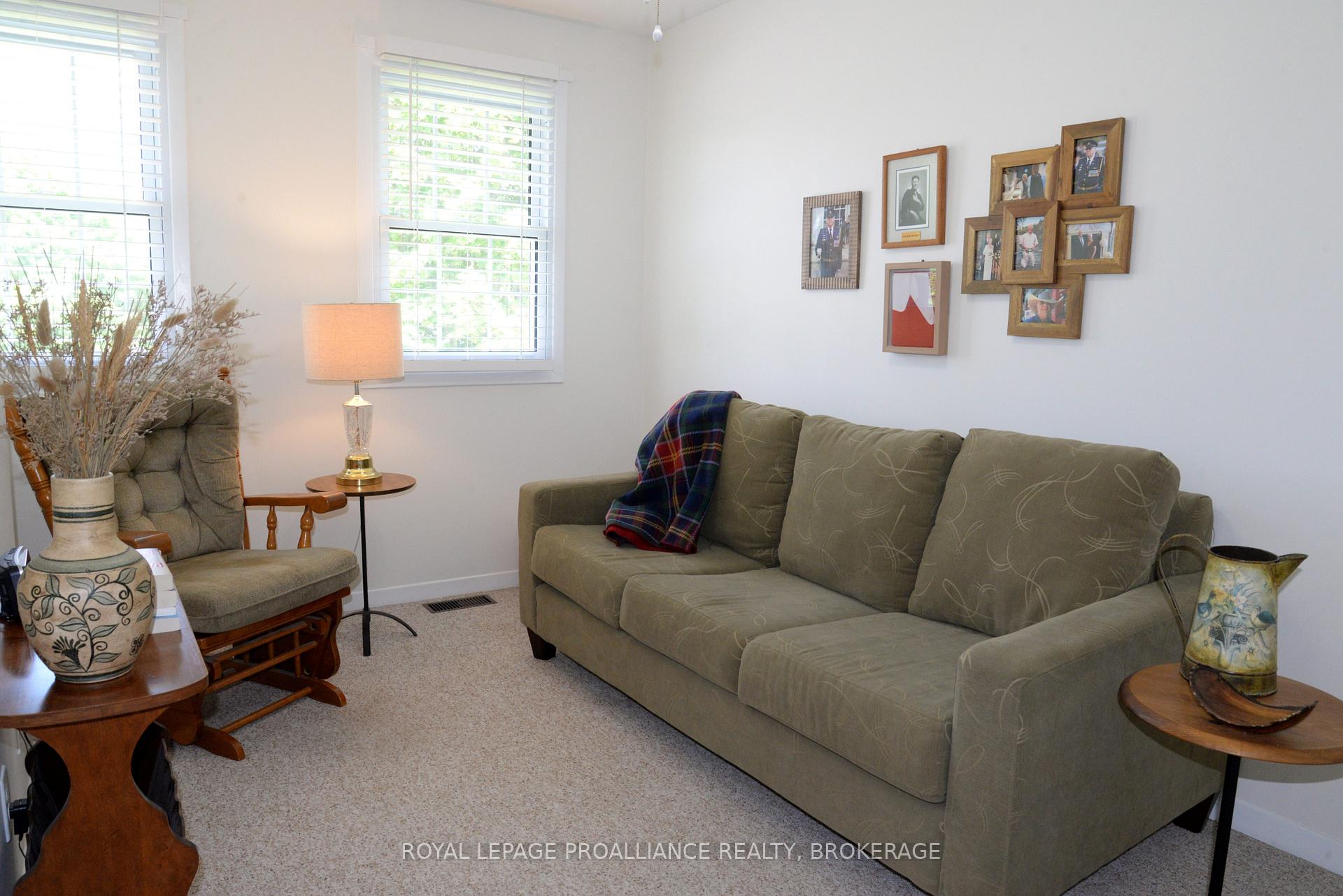 Photo 15 of 964 Uxbridge Crescent, Kingston, East Gardiners Rd — HOMEH