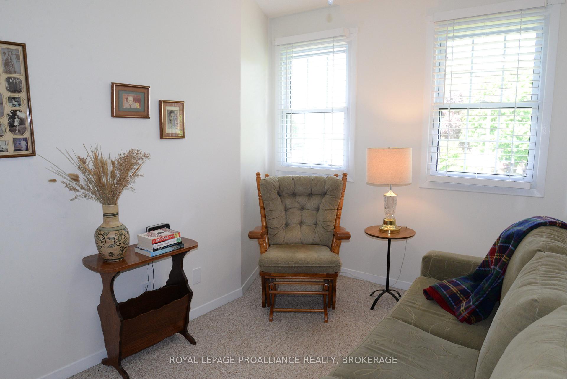 Photo 16 of 964 Uxbridge Crescent, Kingston, East Gardiners Rd — HOMEH