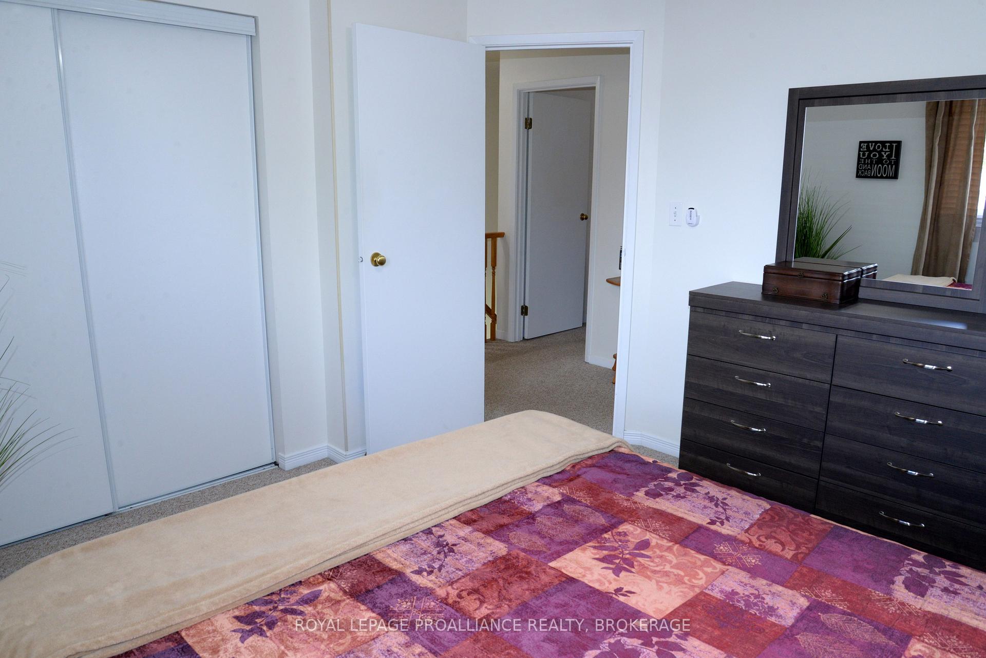 Photo 18 of 964 Uxbridge Crescent, Kingston, East Gardiners Rd — HOMEH