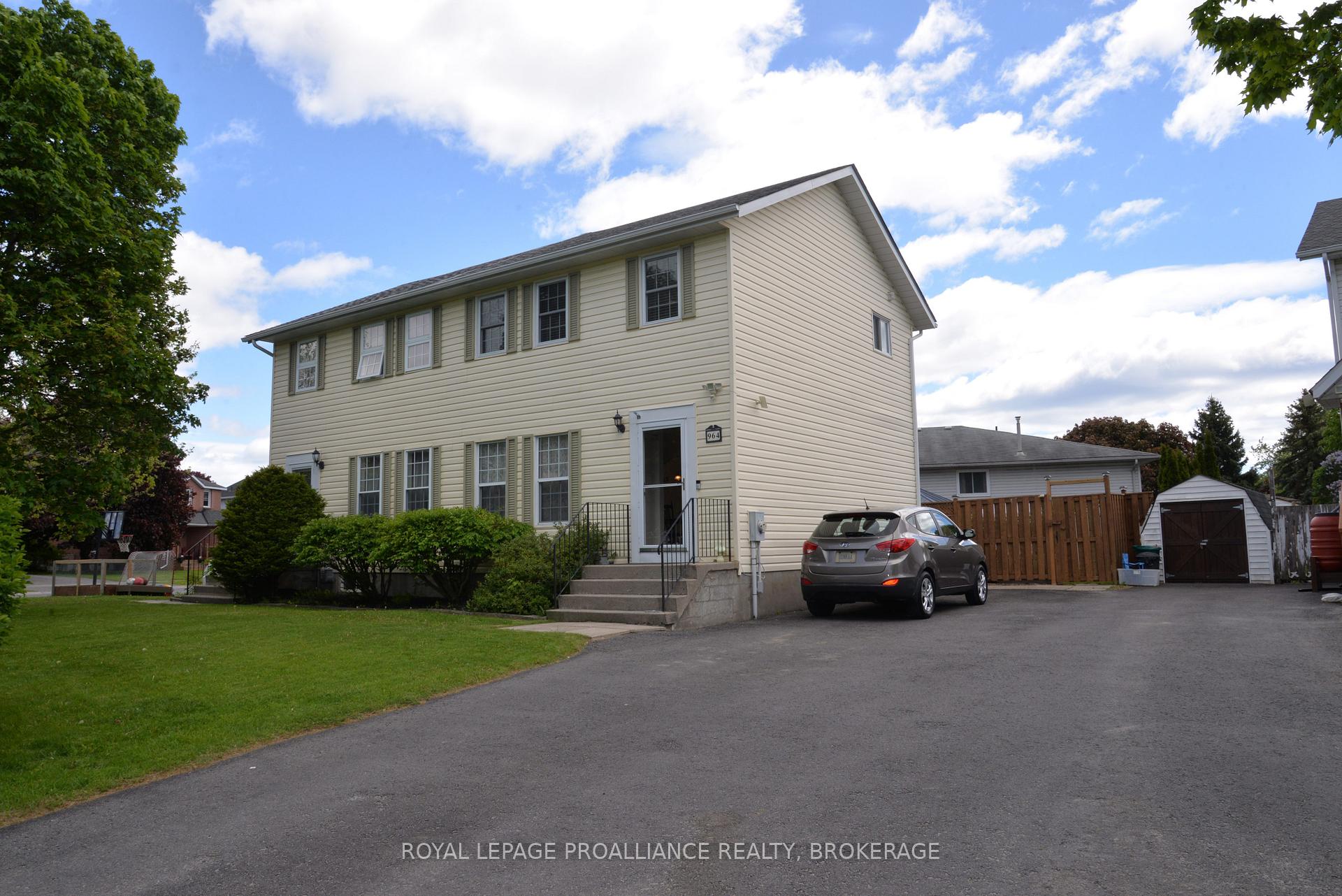 Photo 19 of 964 Uxbridge Crescent, Kingston, East Gardiners Rd — HOMEH