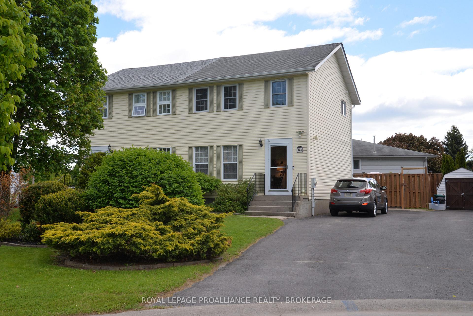 Photo 20 of 964 Uxbridge Crescent, Kingston, East Gardiners Rd — HOMEH