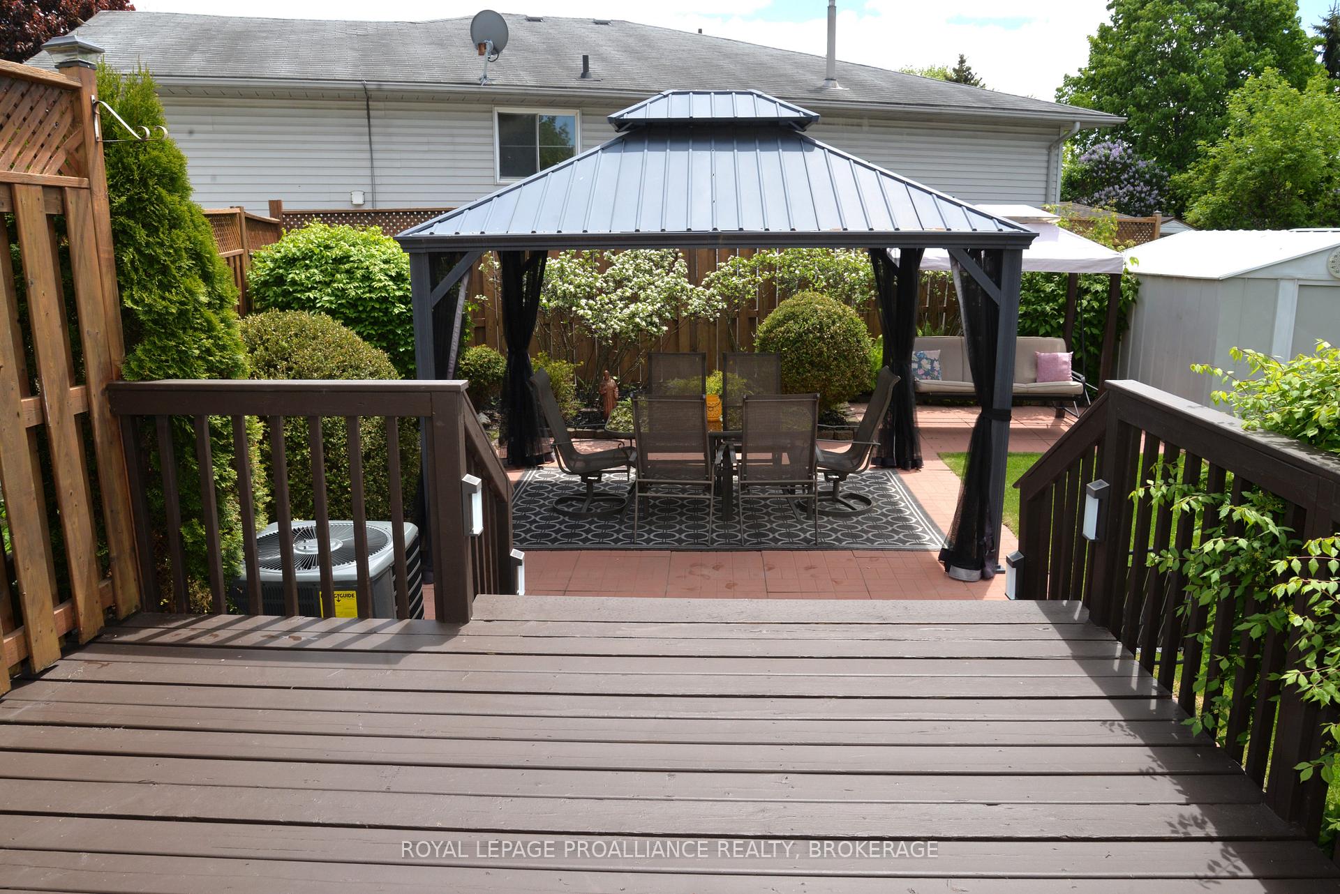 Photo 21 of 964 Uxbridge Crescent, Kingston, East Gardiners Rd — HOMEH