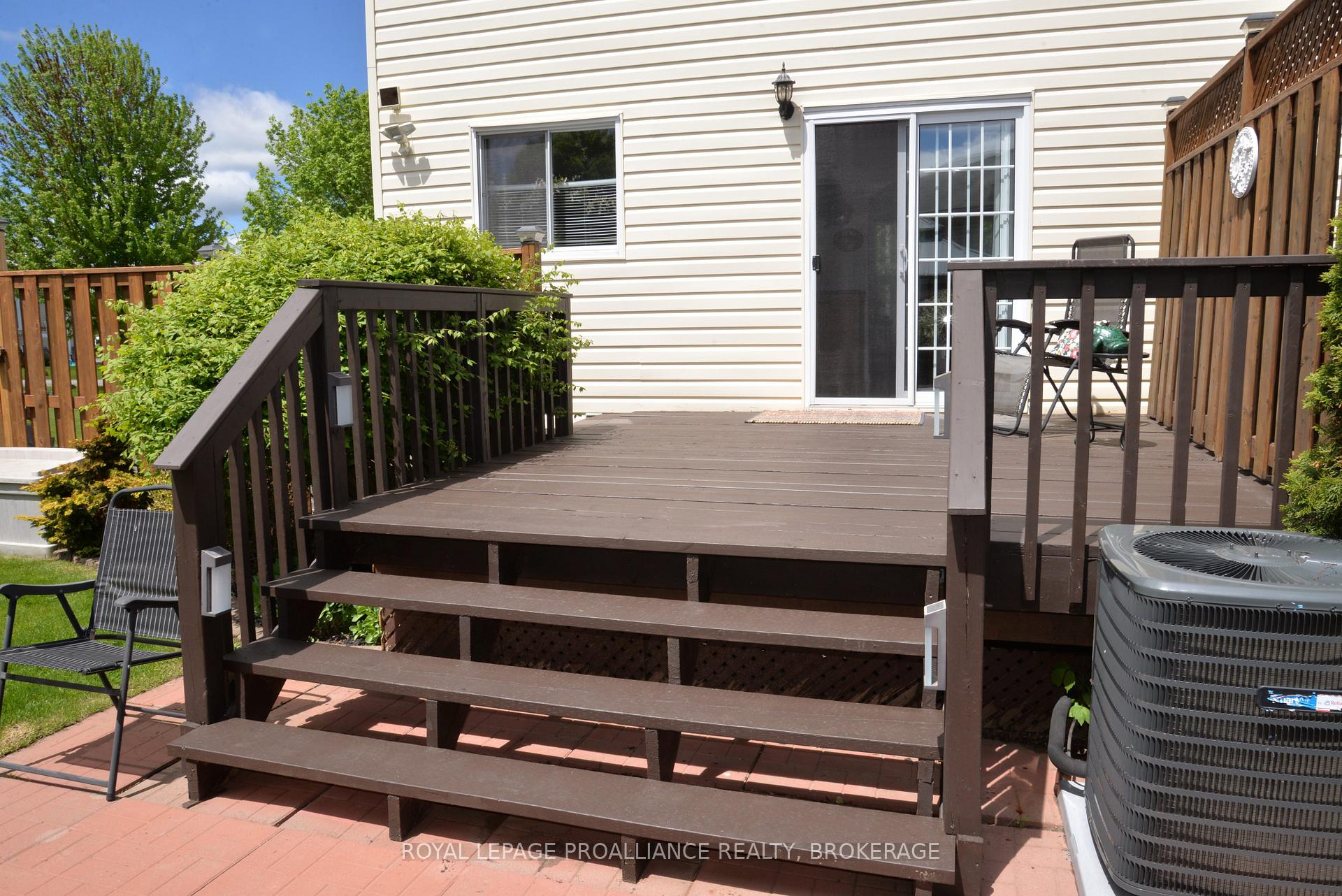 Photo 22 of 964 Uxbridge Crescent, Kingston, East Gardiners Rd — HOMEH