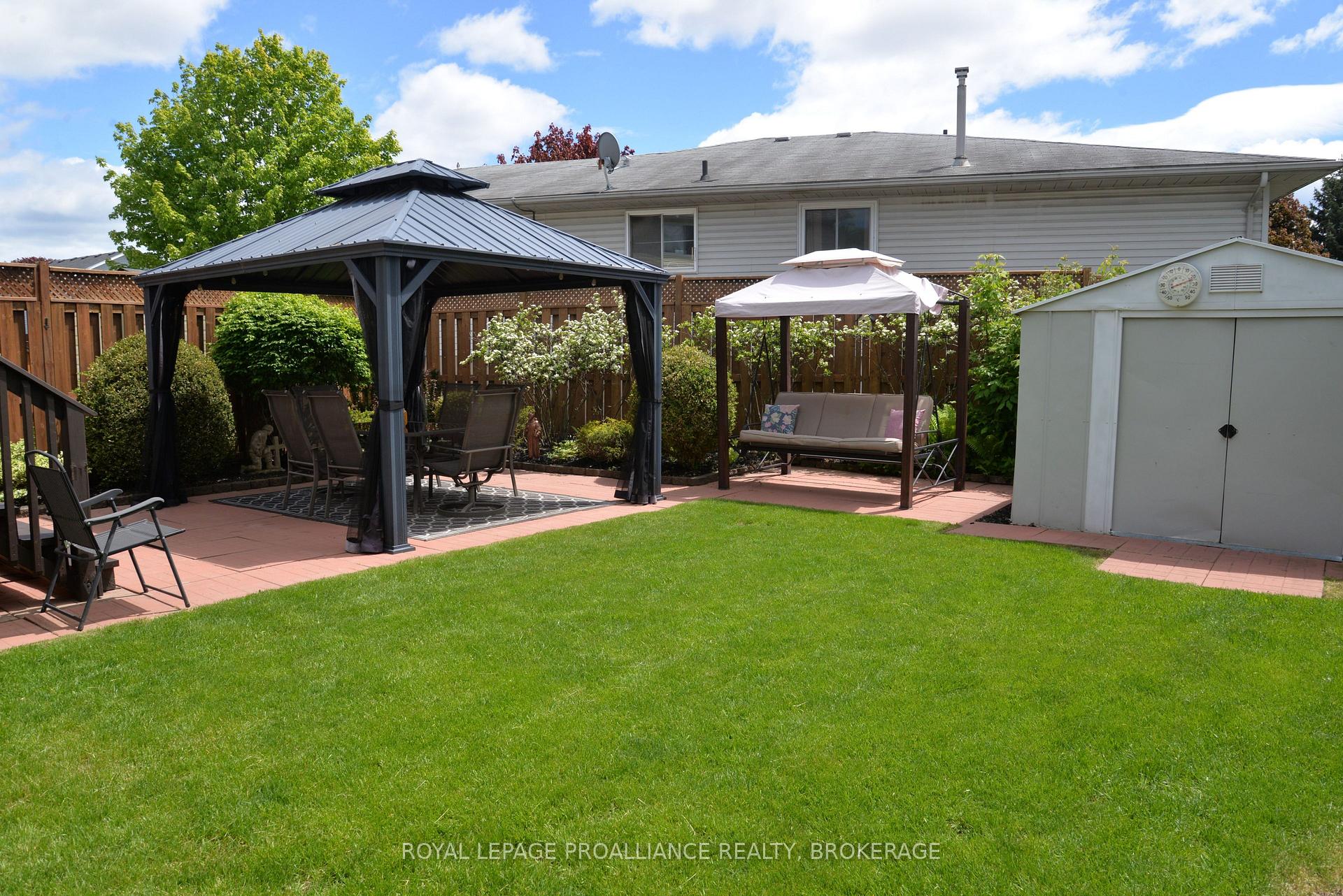 Photo 24 of 964 Uxbridge Crescent, Kingston, East Gardiners Rd — HOMEH