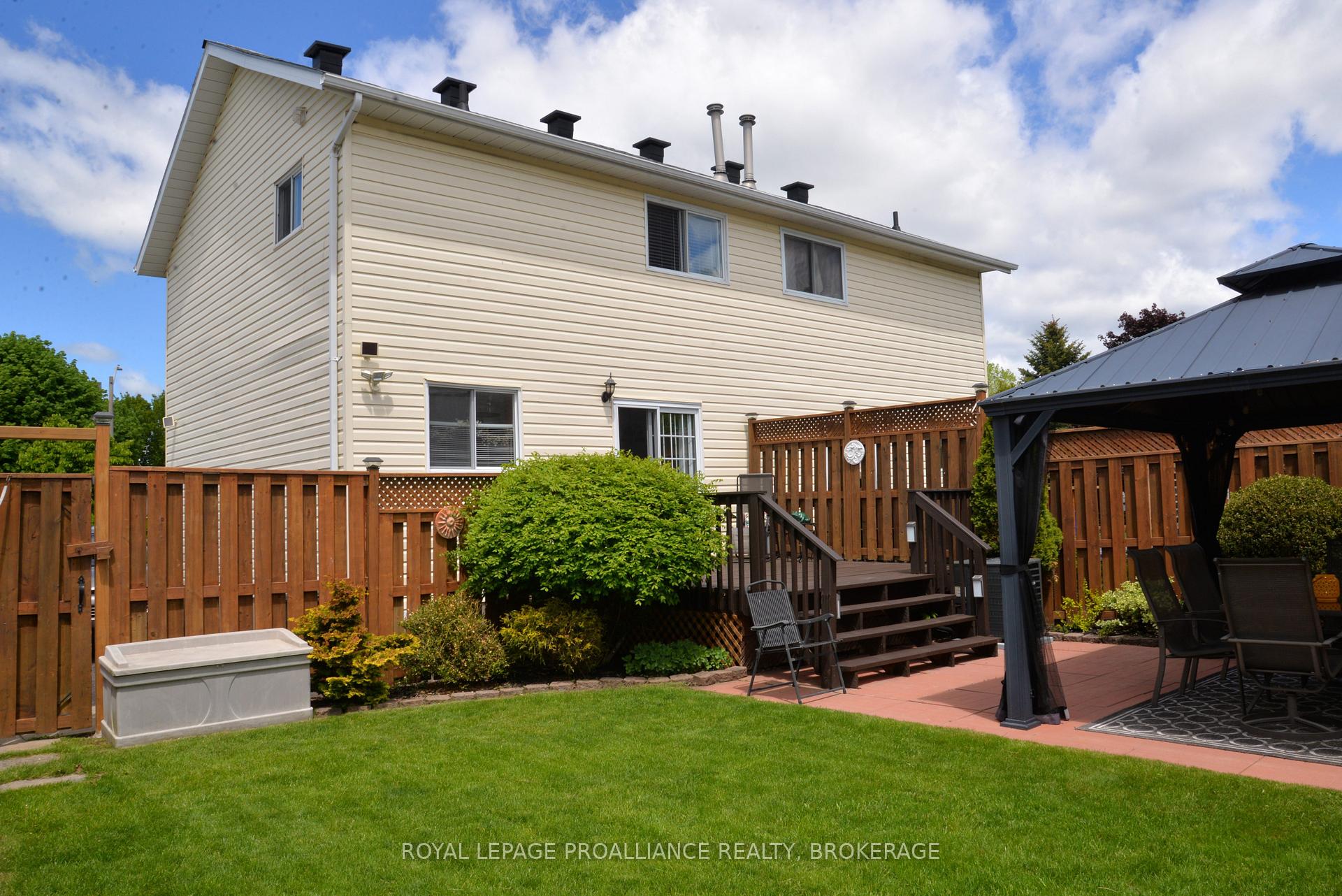 Photo 25 of 964 Uxbridge Crescent, Kingston, East Gardiners Rd — HOMEH