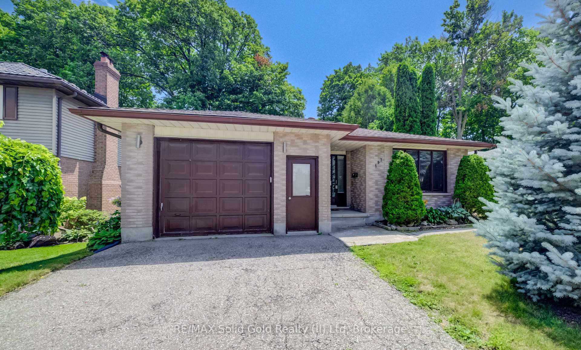 Photo 2 of 197 Southwood Drive, Kitchener, Country Hills — HOMEH
