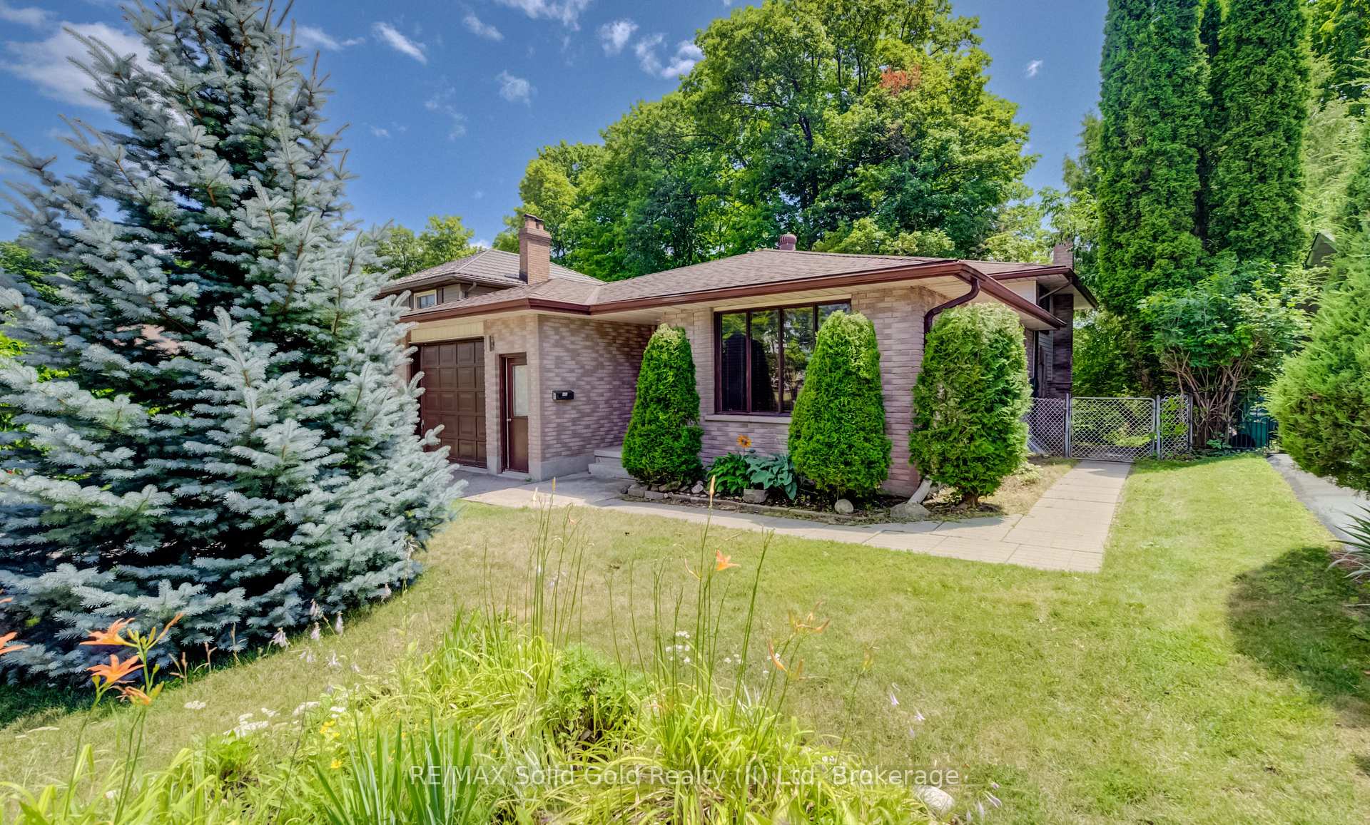 Photo 3 of 197 Southwood Drive, Kitchener, Country Hills — HOMEH