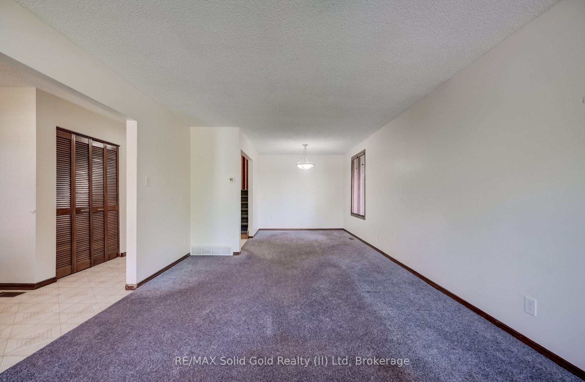 Photo 6 of 197 Southwood Drive, Kitchener, Country Hills — HOMEH