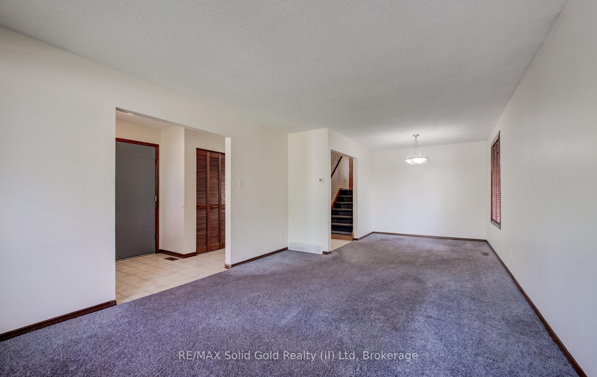 Photo 7 of 197 Southwood Drive, Kitchener, Country Hills — HOMEH