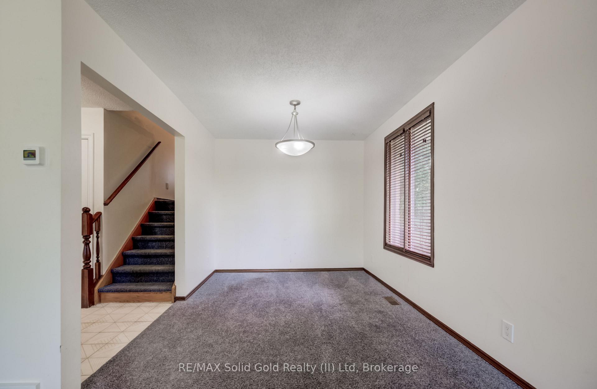 Photo 8 of 197 Southwood Drive, Kitchener, Country Hills — HOMEH