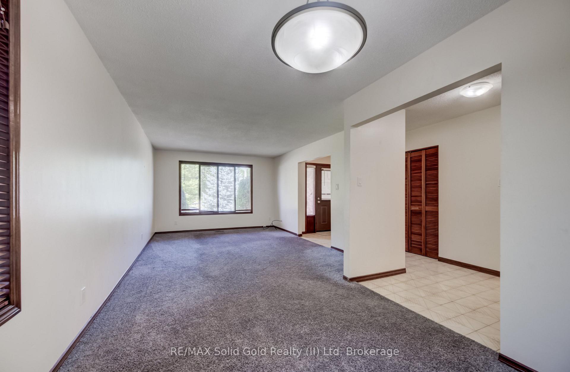 Photo 9 of 197 Southwood Drive, Kitchener, Country Hills — HOMEH