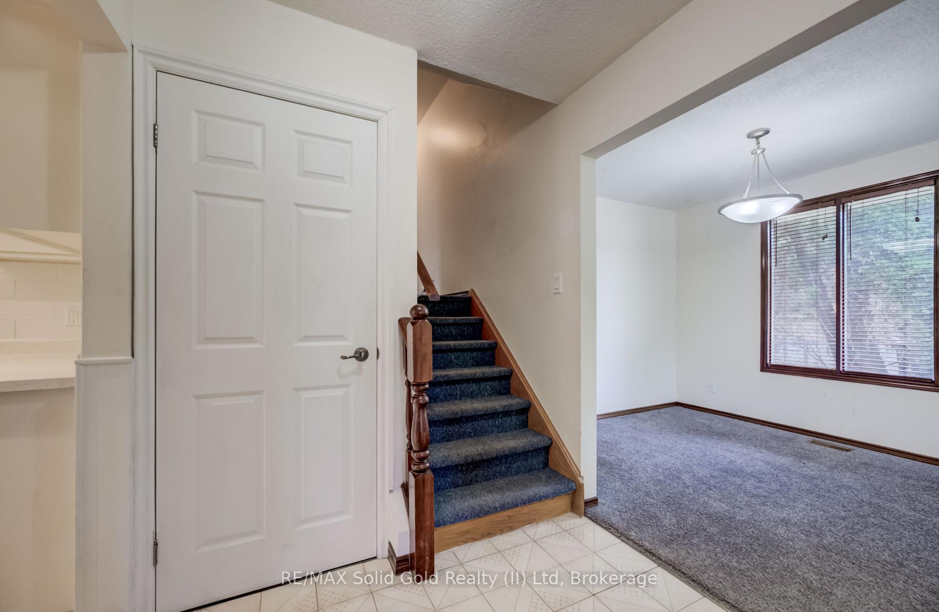 Photo 10 of 197 Southwood Drive, Kitchener, Country Hills — HOMEH