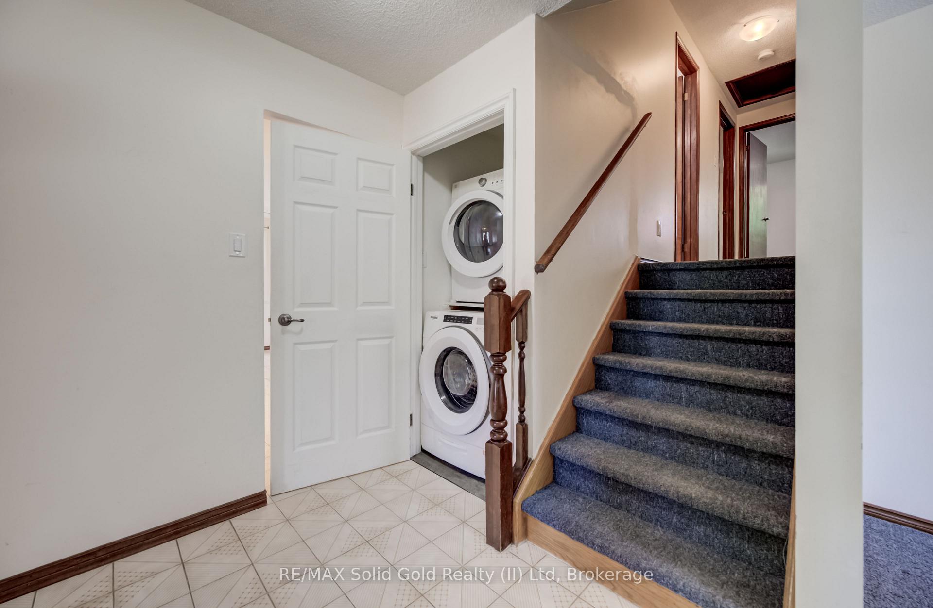 Photo 11 of 197 Southwood Drive, Kitchener, Country Hills — HOMEH