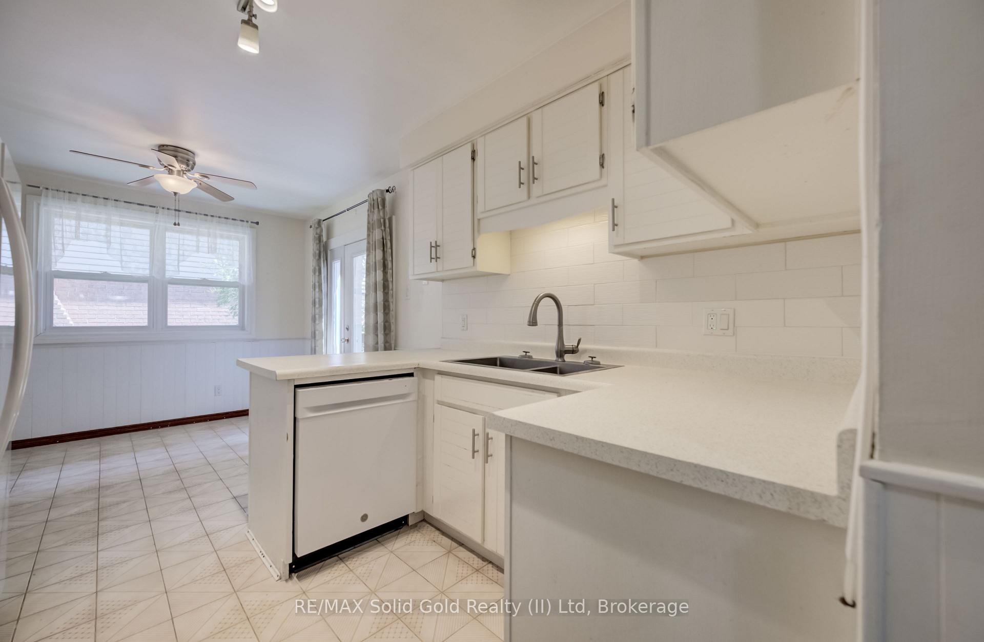 Photo 13 of 197 Southwood Drive, Kitchener, Country Hills — HOMEH