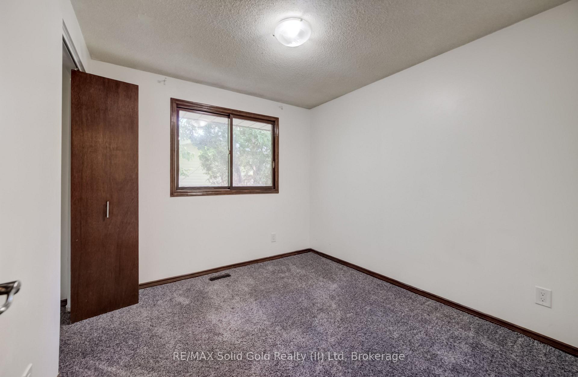 Photo 22 of 197 Southwood Drive, Kitchener, Country Hills — HOMEH