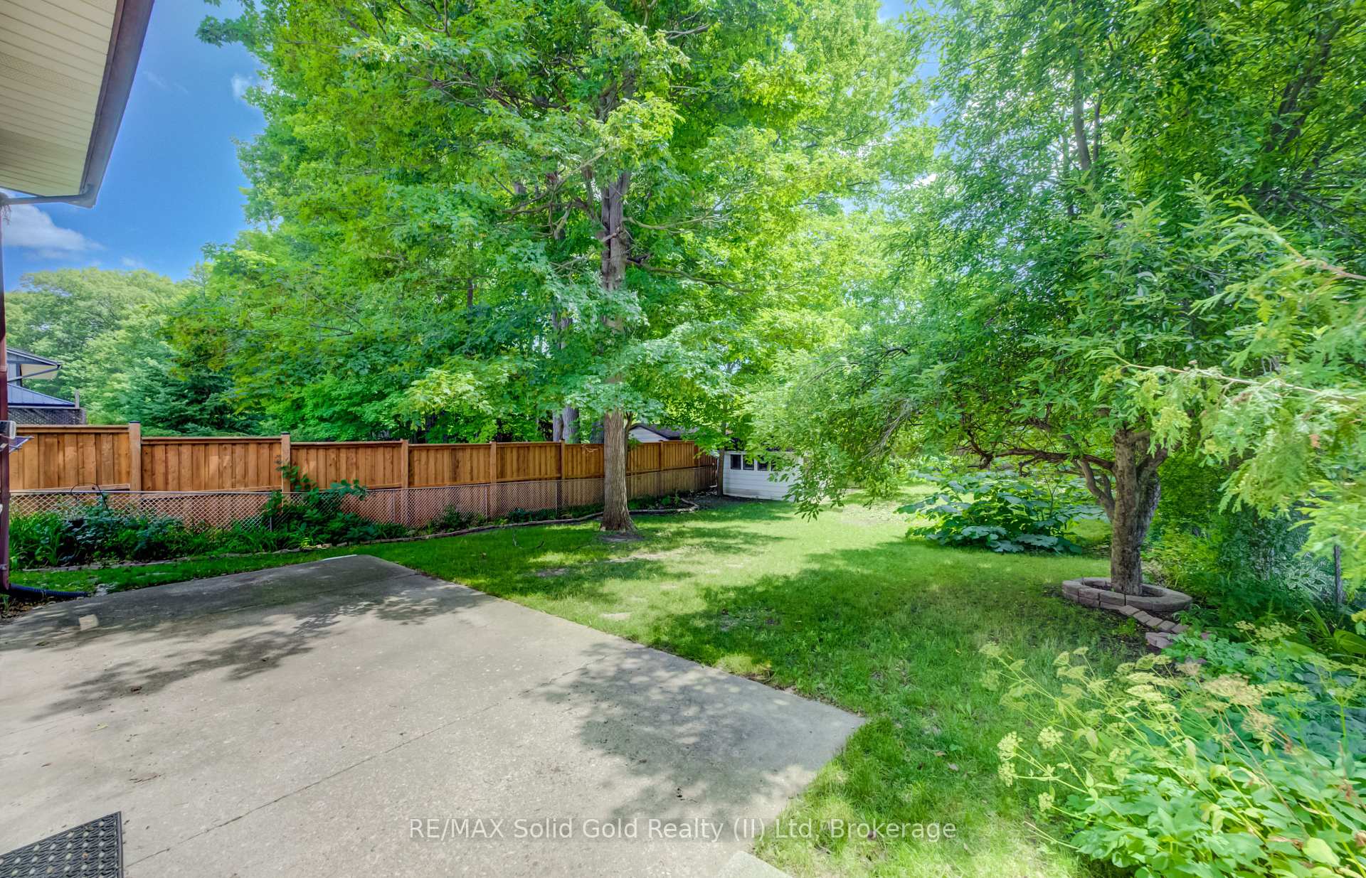 Photo 26 of 197 Southwood Drive, Kitchener, Country Hills — HOMEH