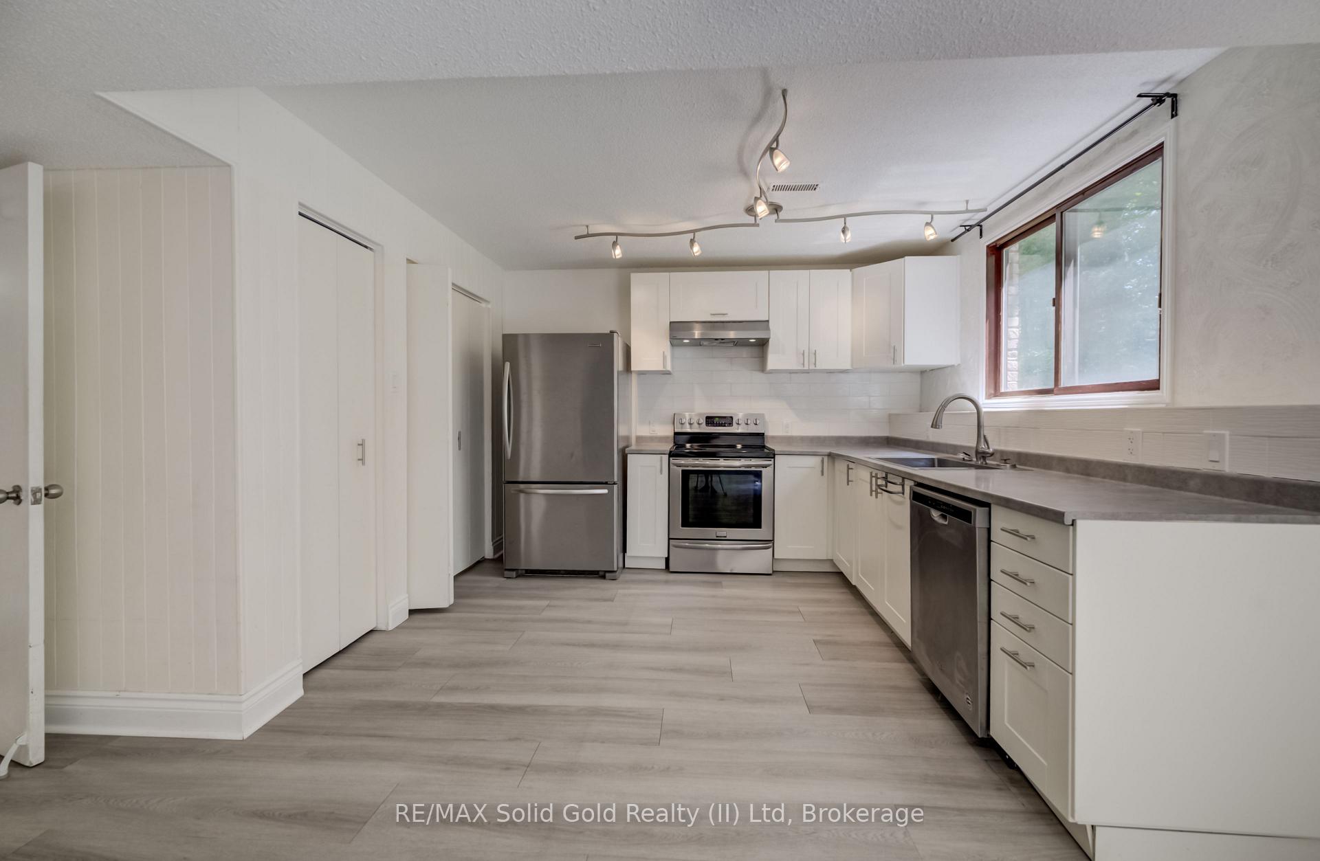 Photo 32 of 197 Southwood Drive, Kitchener, Country Hills — HOMEH