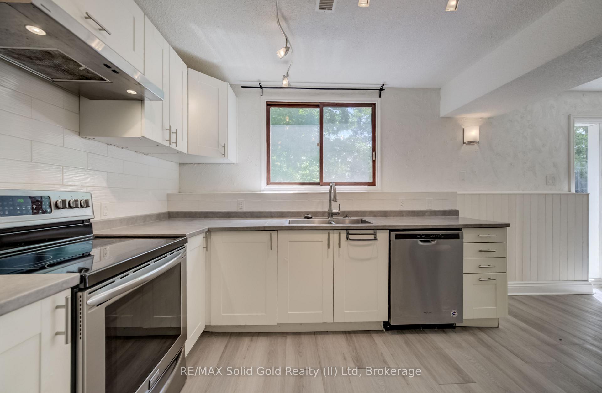 Photo 33 of 197 Southwood Drive, Kitchener, Country Hills — HOMEH