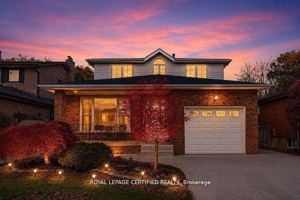 Photo 2 of 35 Trenholme Crescent, Hamilton, Trenholme — HOMEH
