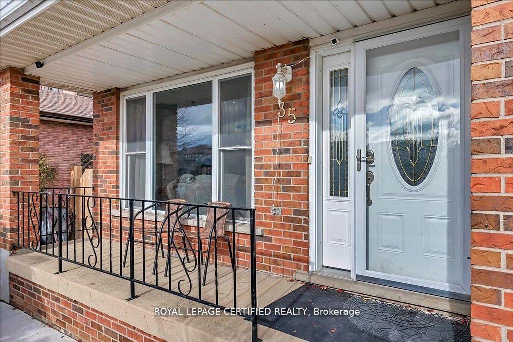 Photo 4 of 35 Trenholme Crescent, Hamilton, Trenholme — HOMEH