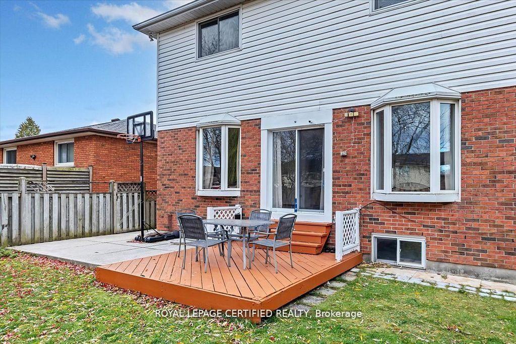 Photo 43 of 35 Trenholme Crescent, Hamilton, Trenholme — HOMEH