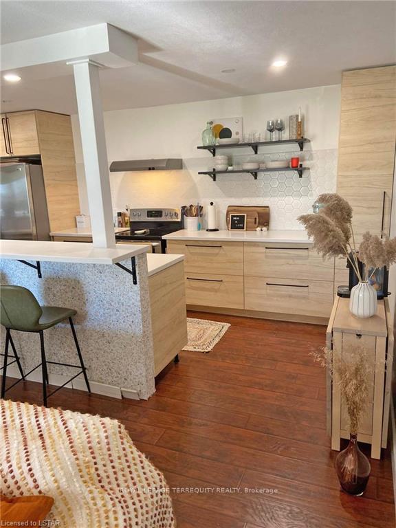Photo 4 of Unit 325, 2230 Trafalgar Street, London, East I — HOMEH