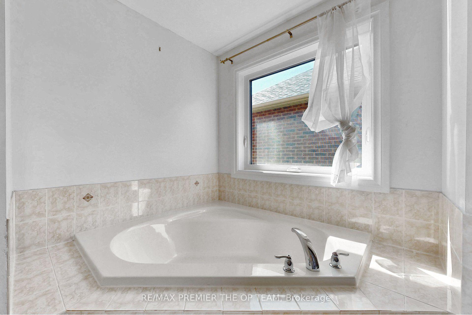Photo 41 of 59 Chatterson Street, Whitby, Rolling Acres — HOMEH