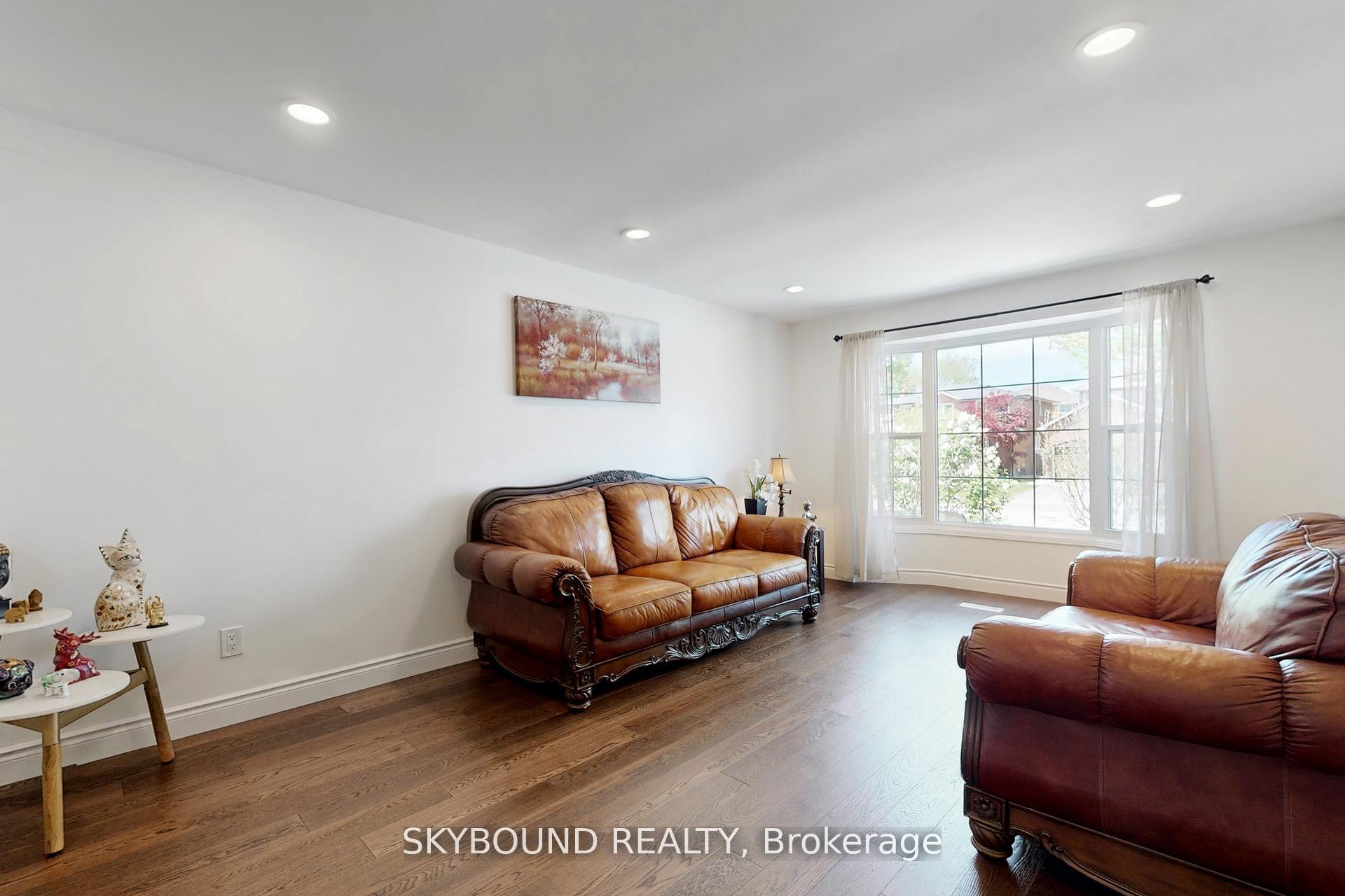 Photo 2 of 2088 Madden Boulevard, Oakville, River Oaks — HOMEH