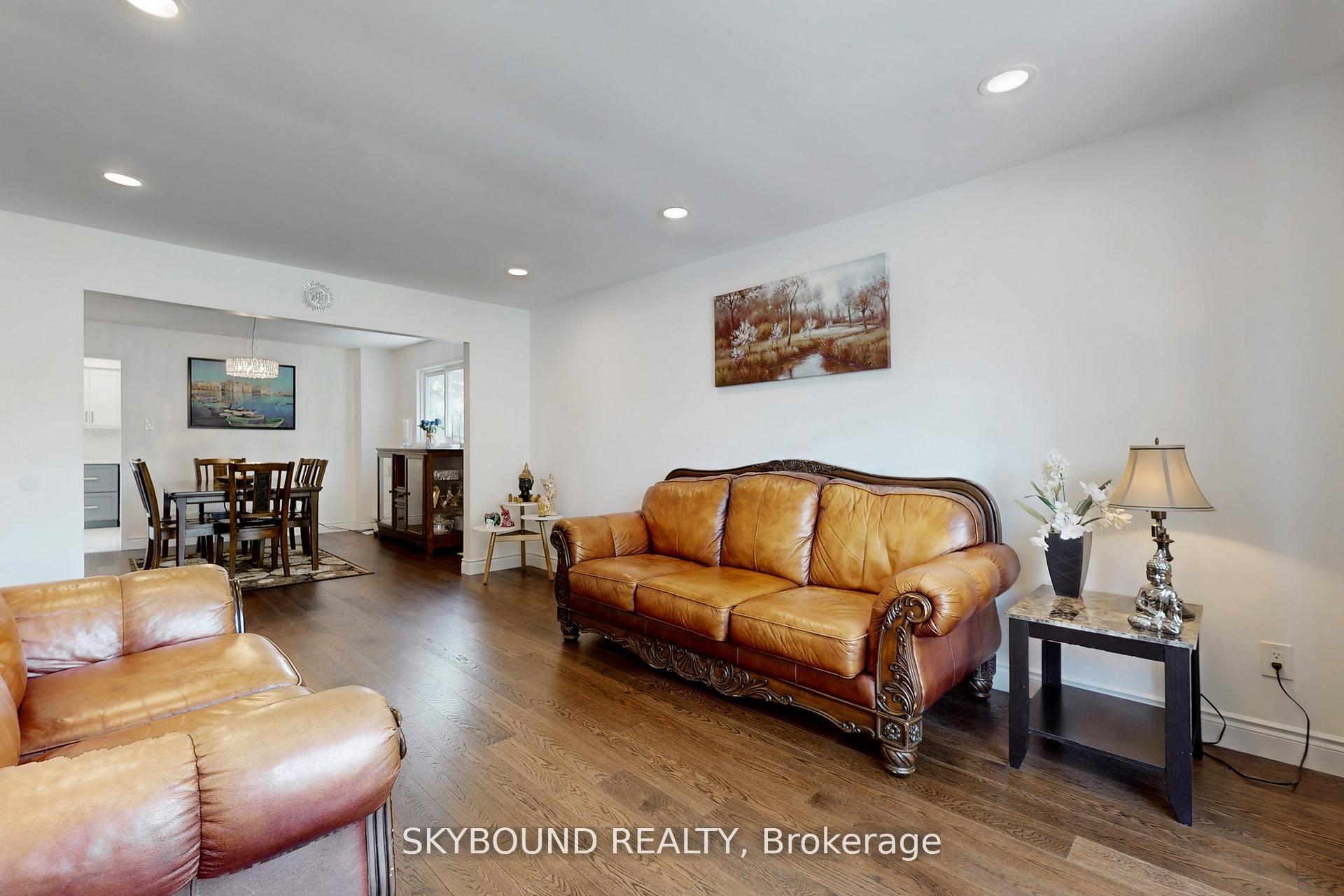 Photo 3 of 2088 Madden Boulevard, Oakville, River Oaks — HOMEH