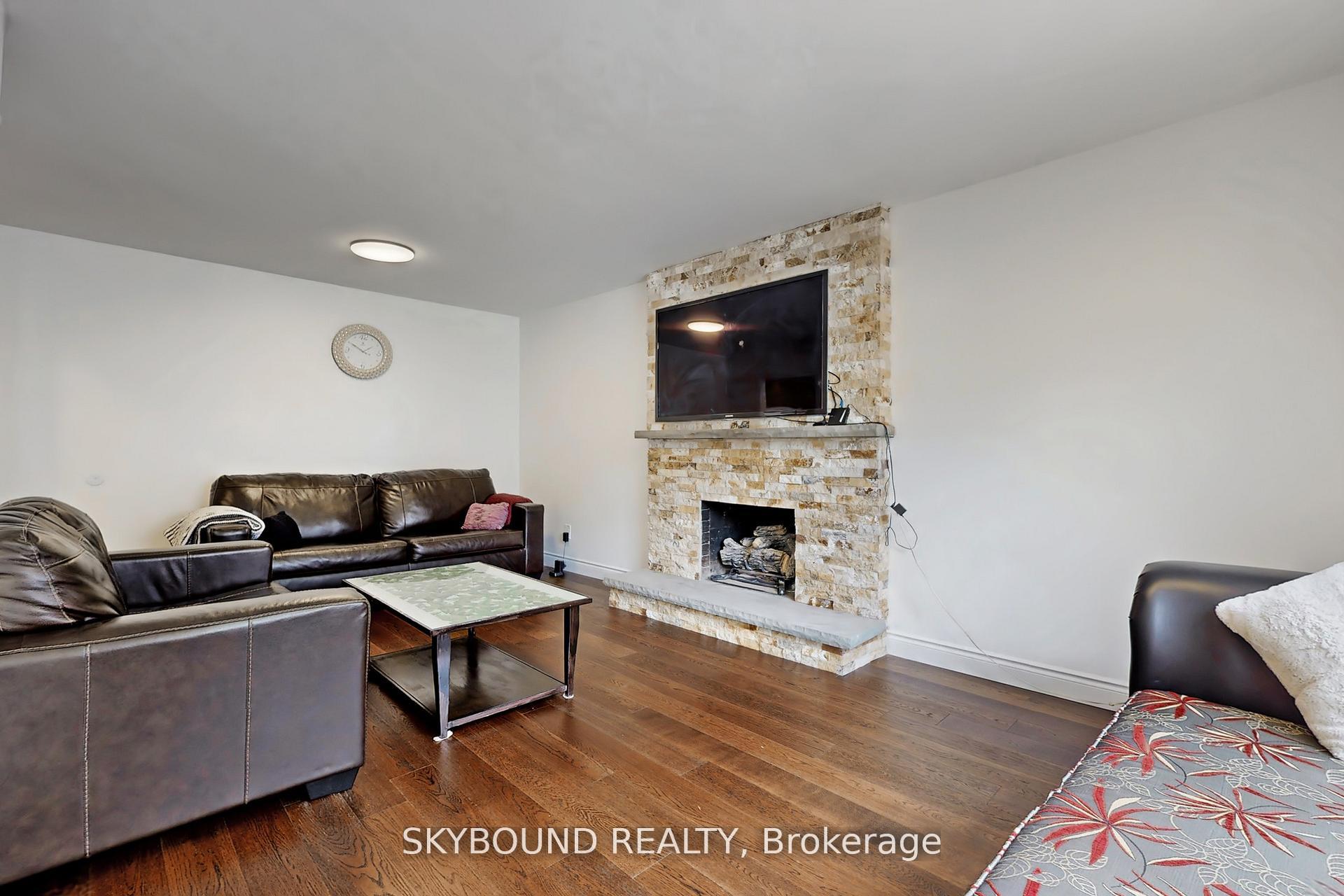 Photo 5 of 2088 Madden Boulevard, Oakville, River Oaks — HOMEH