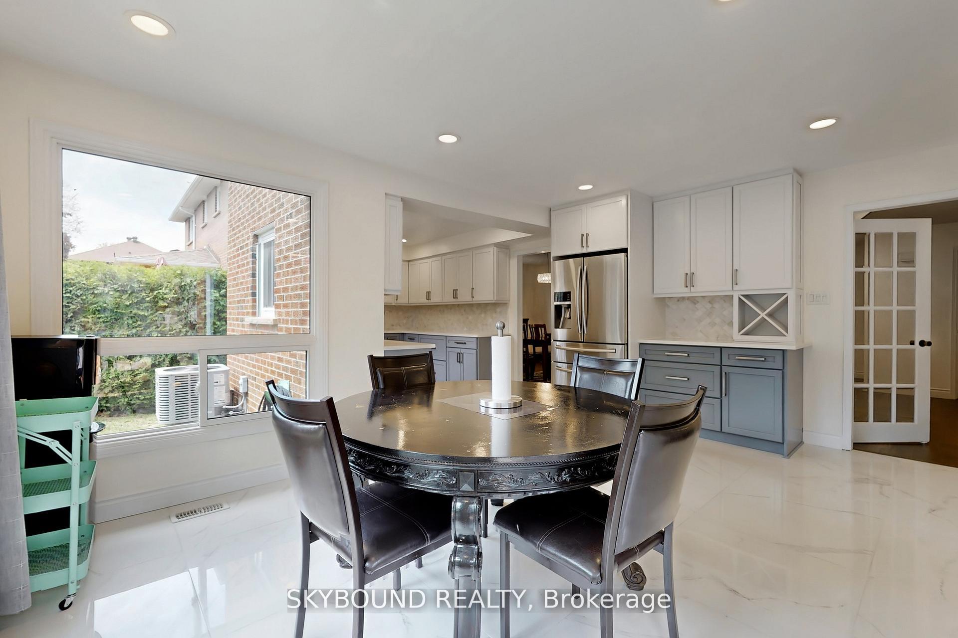 Photo 10 of 2088 Madden Boulevard, Oakville, River Oaks — HOMEH