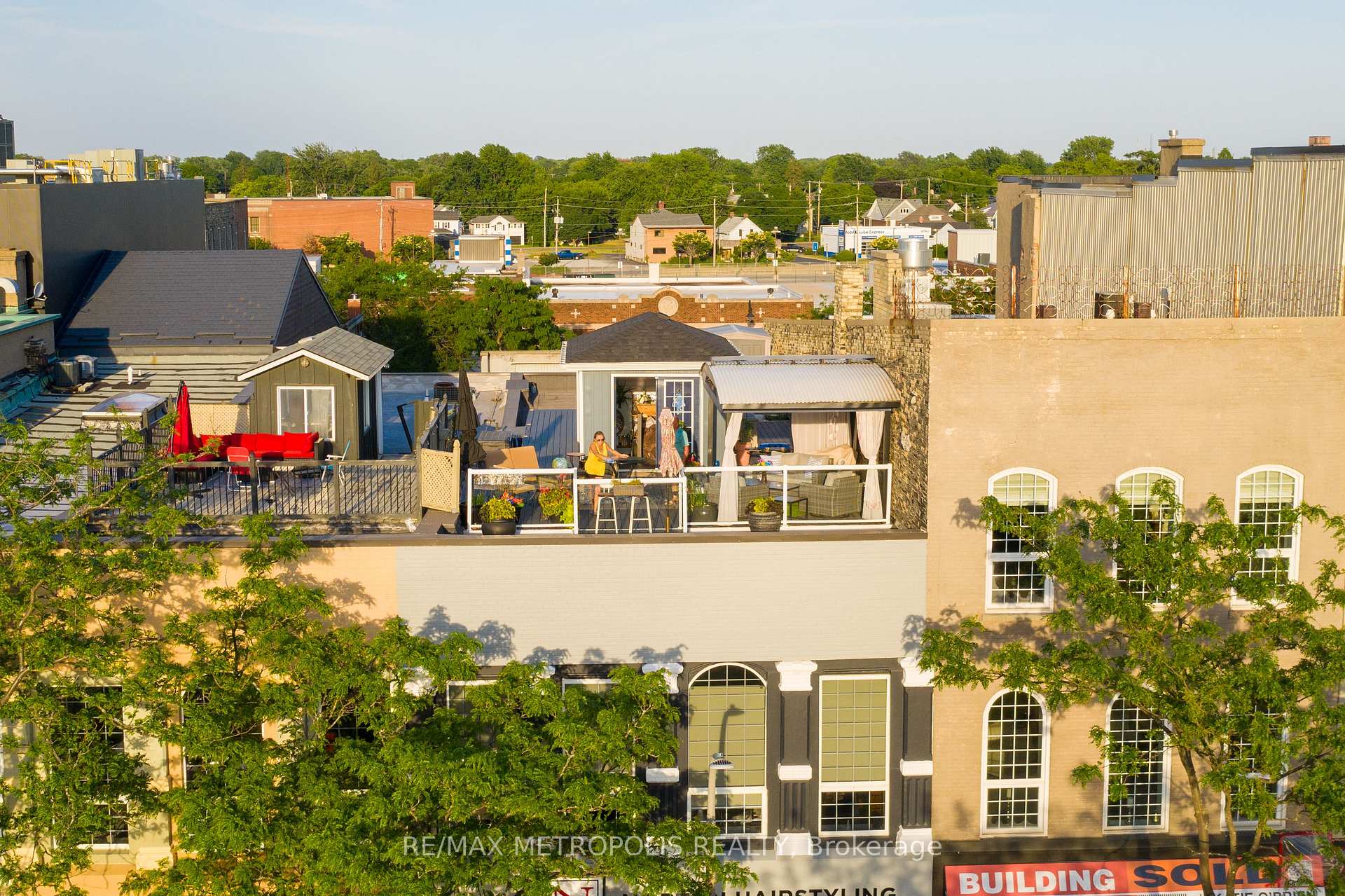 Photo 2 of Unit Upper, 182 Front Street N, Sarnia — HOMEH