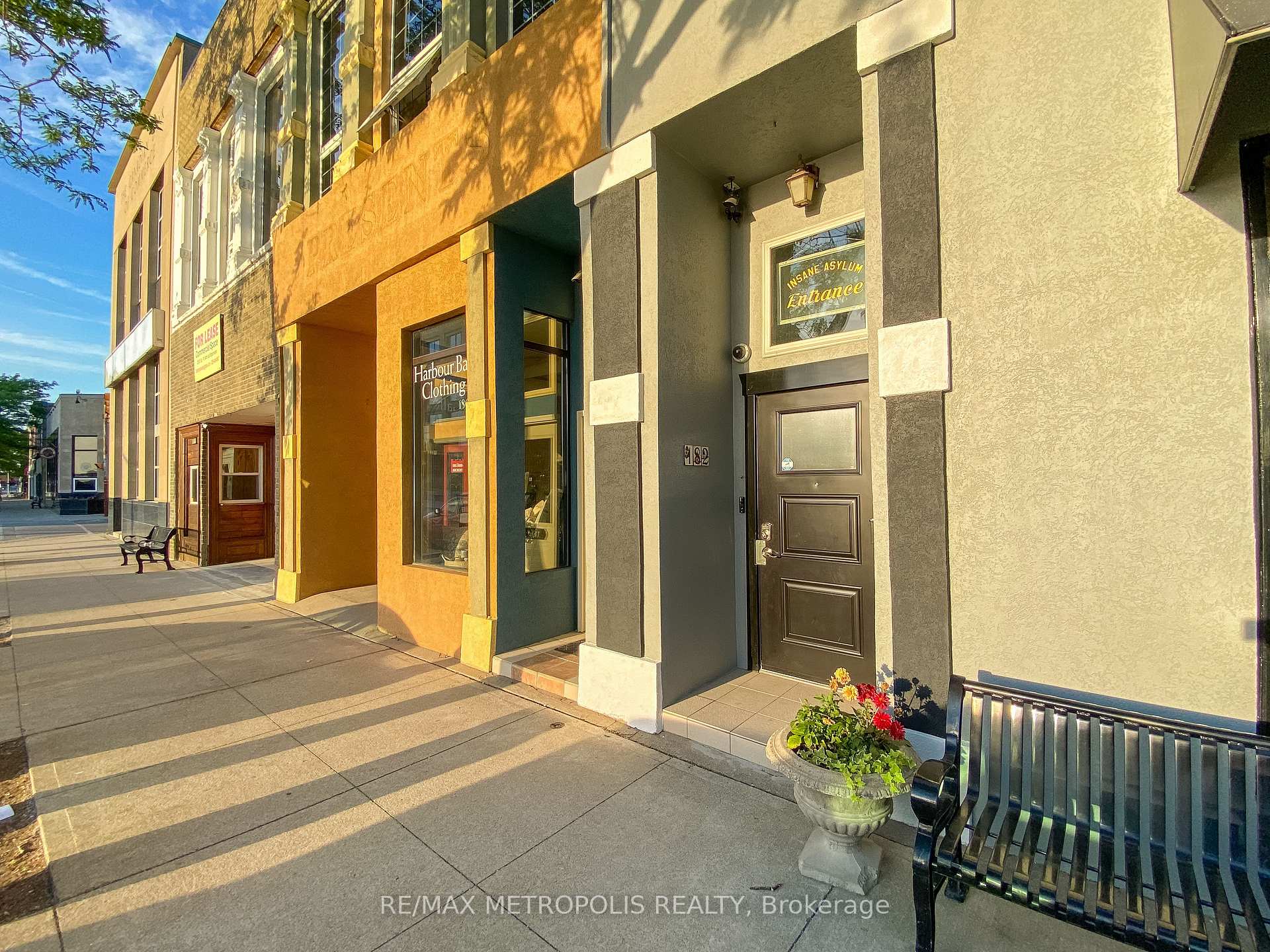 Photo 4 of Unit Upper, 182 Front Street N, Sarnia — HOMEH