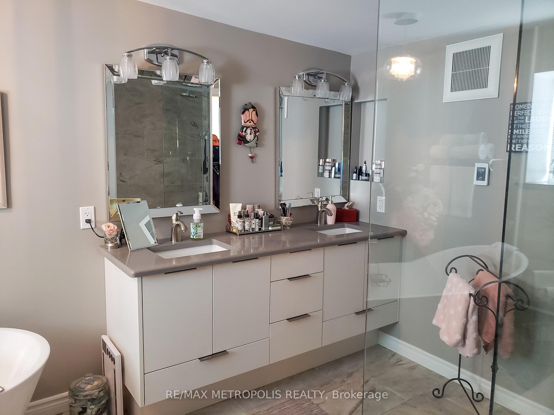 Photo 14 of Unit Upper, 182 Front Street N, Sarnia — HOMEH