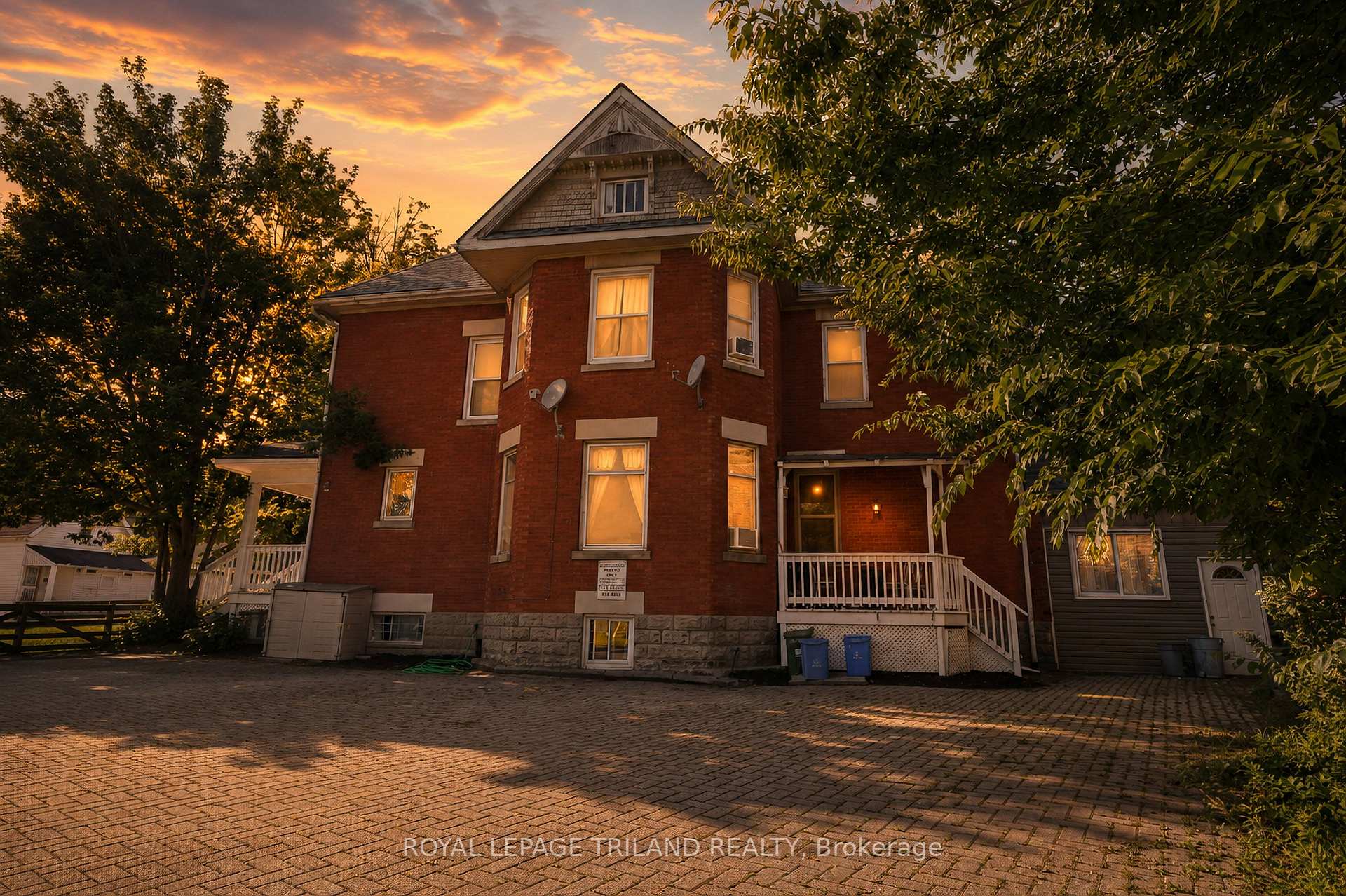 Front of 139 Wharncliffe Road N
