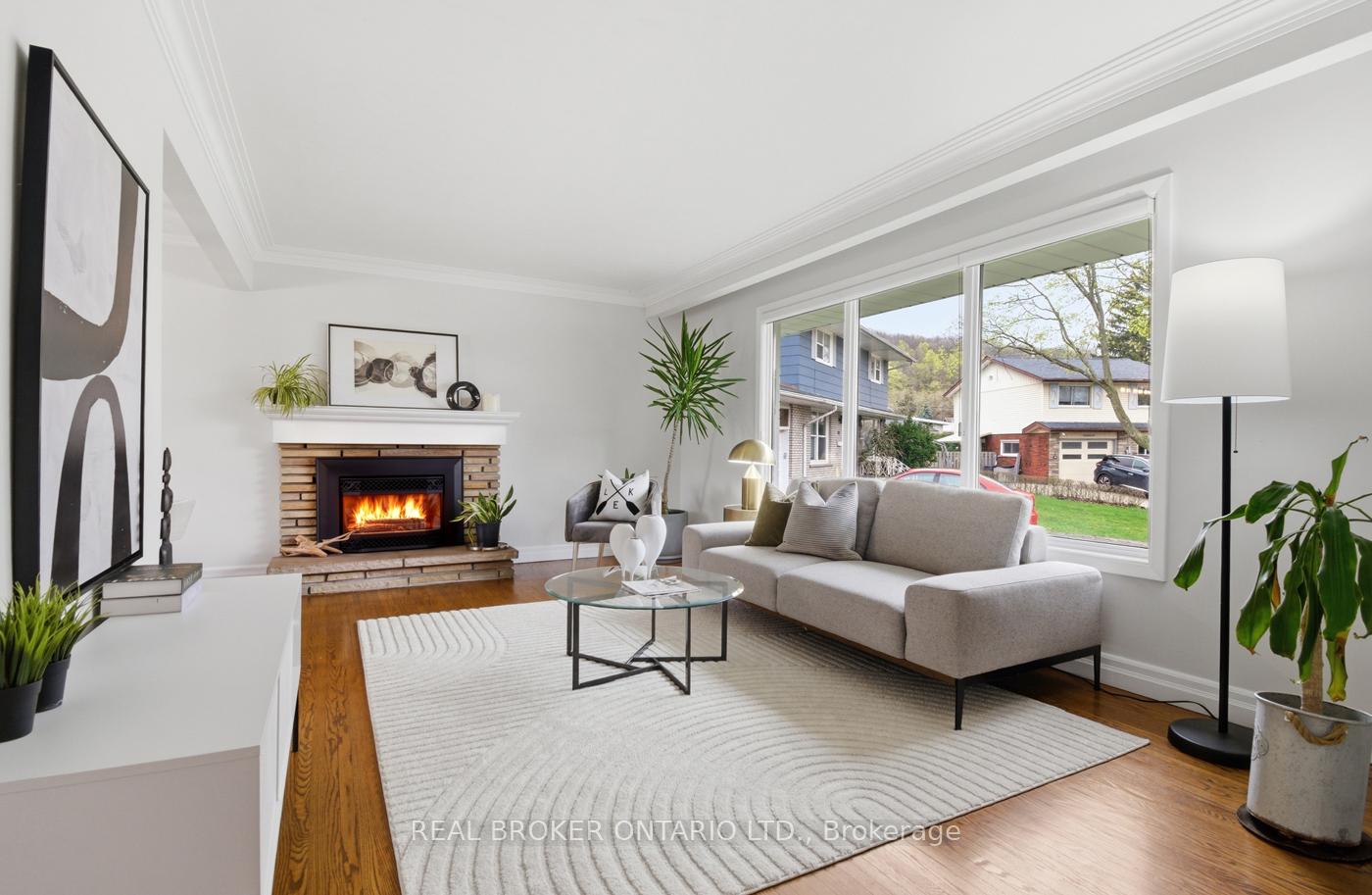 Photo 3 of 25 Victor Boulevard, St. Catharines, Glendale/Glenridge — HOMEH