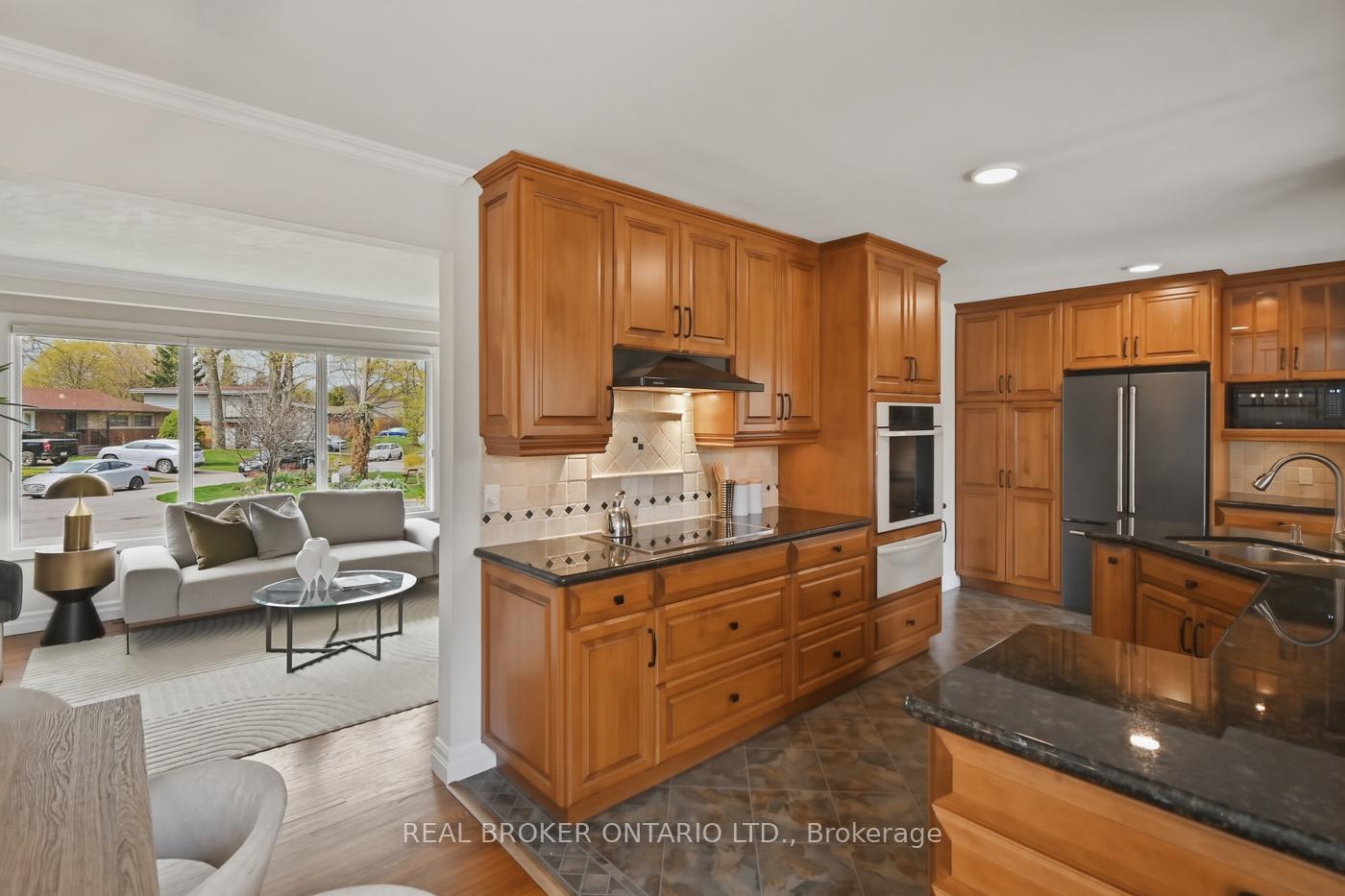 Photo 10 of 25 Victor Boulevard, St. Catharines, Glendale/Glenridge — HOMEH