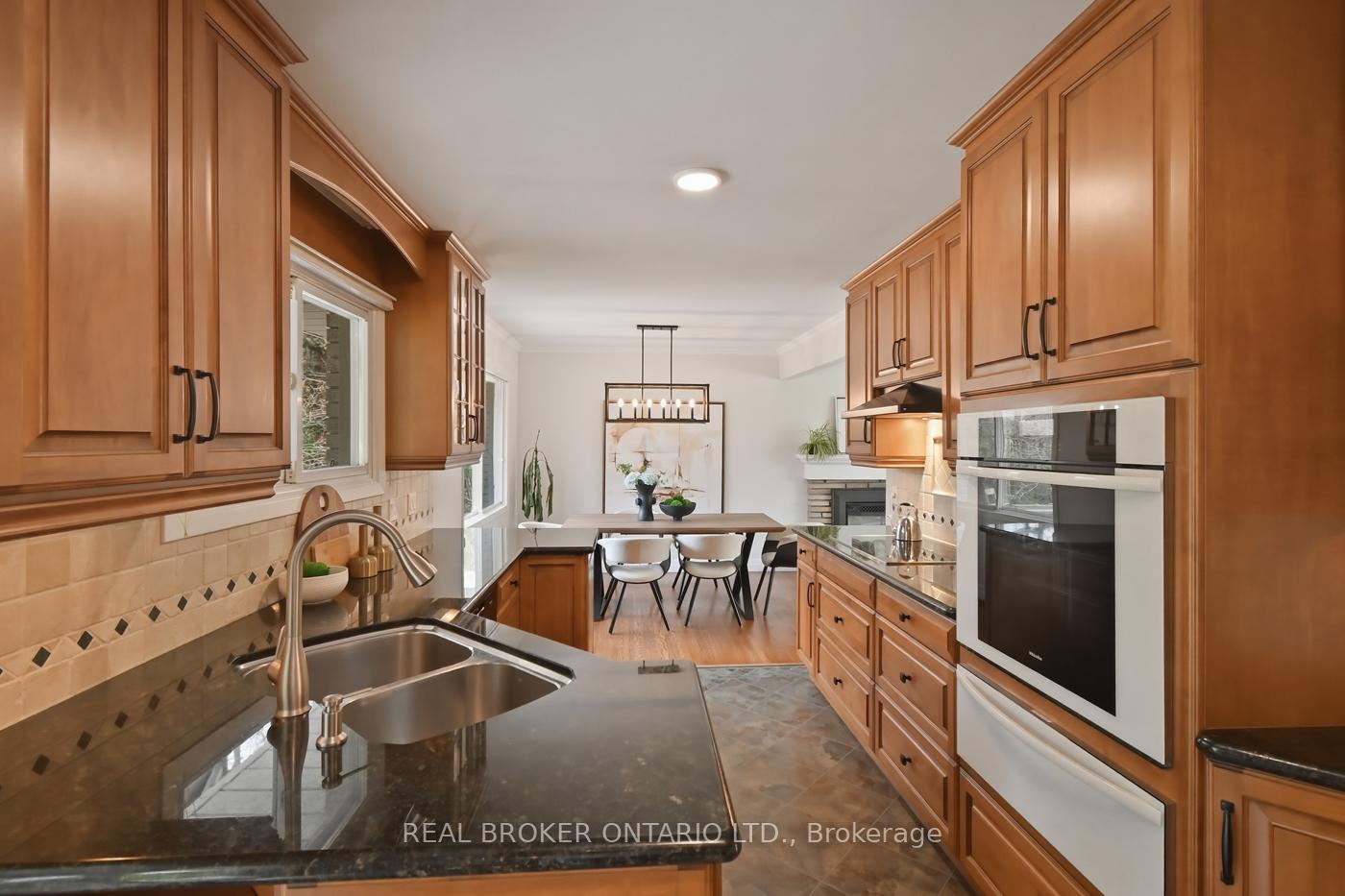 Photo 11 of 25 Victor Boulevard, St. Catharines, Glendale/Glenridge — HOMEH