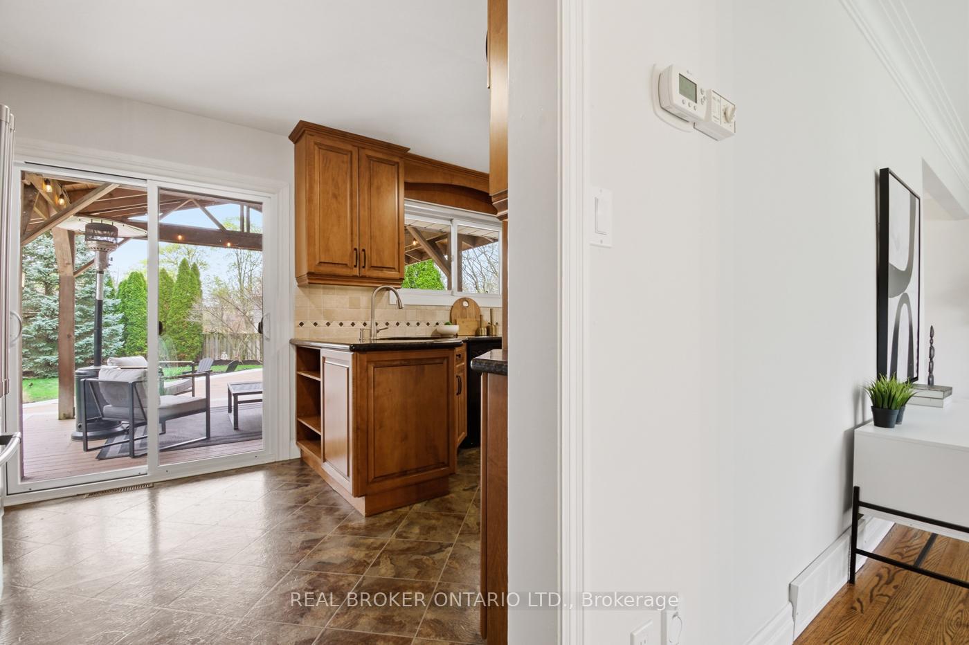 Photo 12 of 25 Victor Boulevard, St. Catharines, Glendale/Glenridge — HOMEH