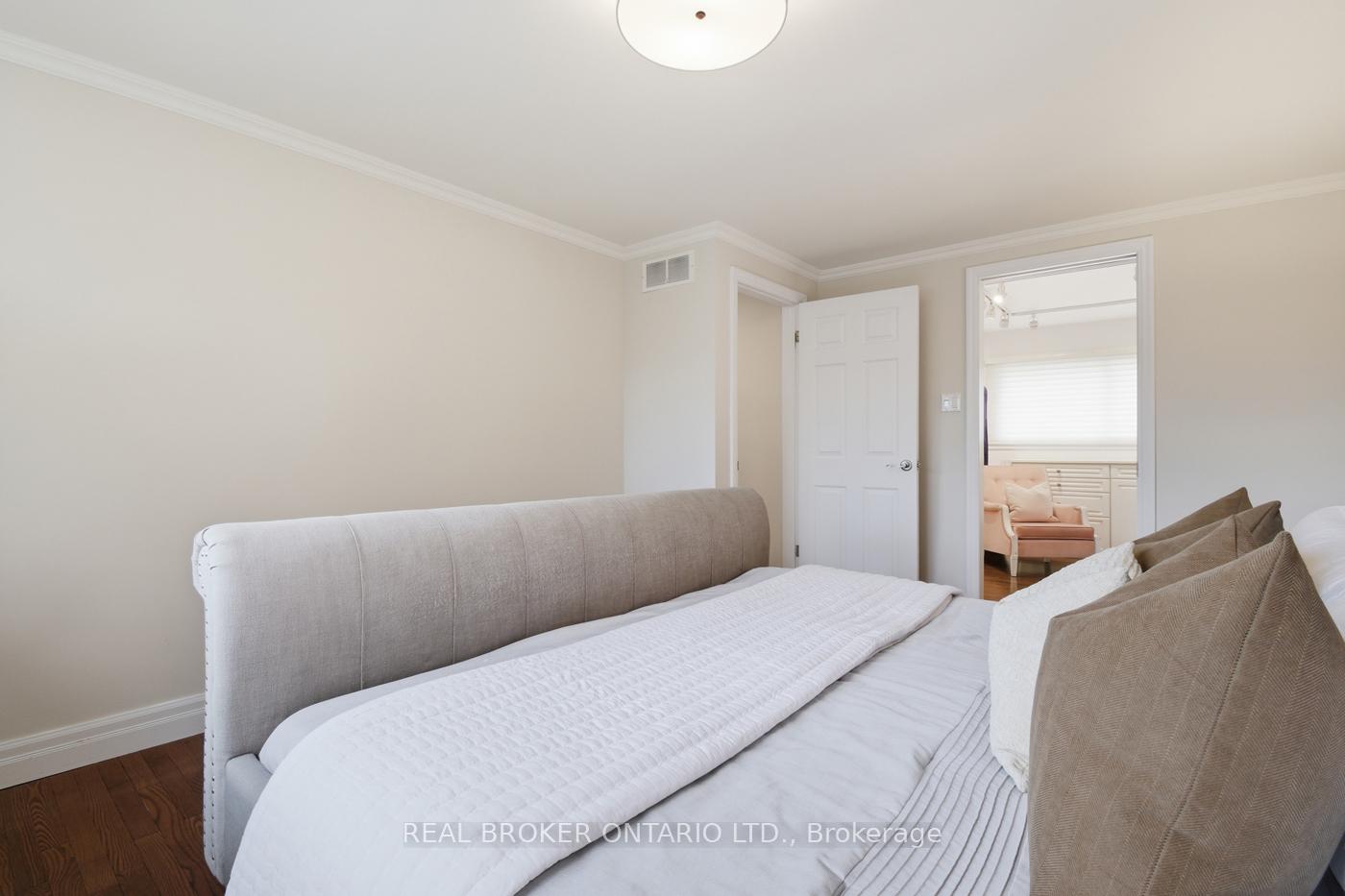 Photo 19 of 25 Victor Boulevard, St. Catharines, Glendale/Glenridge — HOMEH