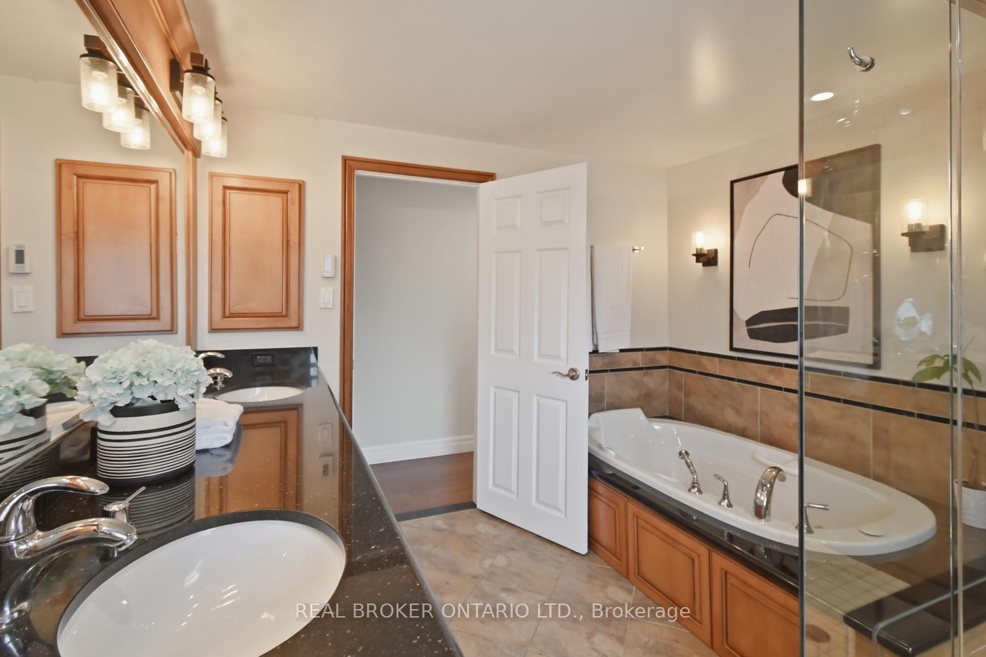 Photo 24 of 25 Victor Boulevard, St. Catharines, Glendale/Glenridge — HOMEH