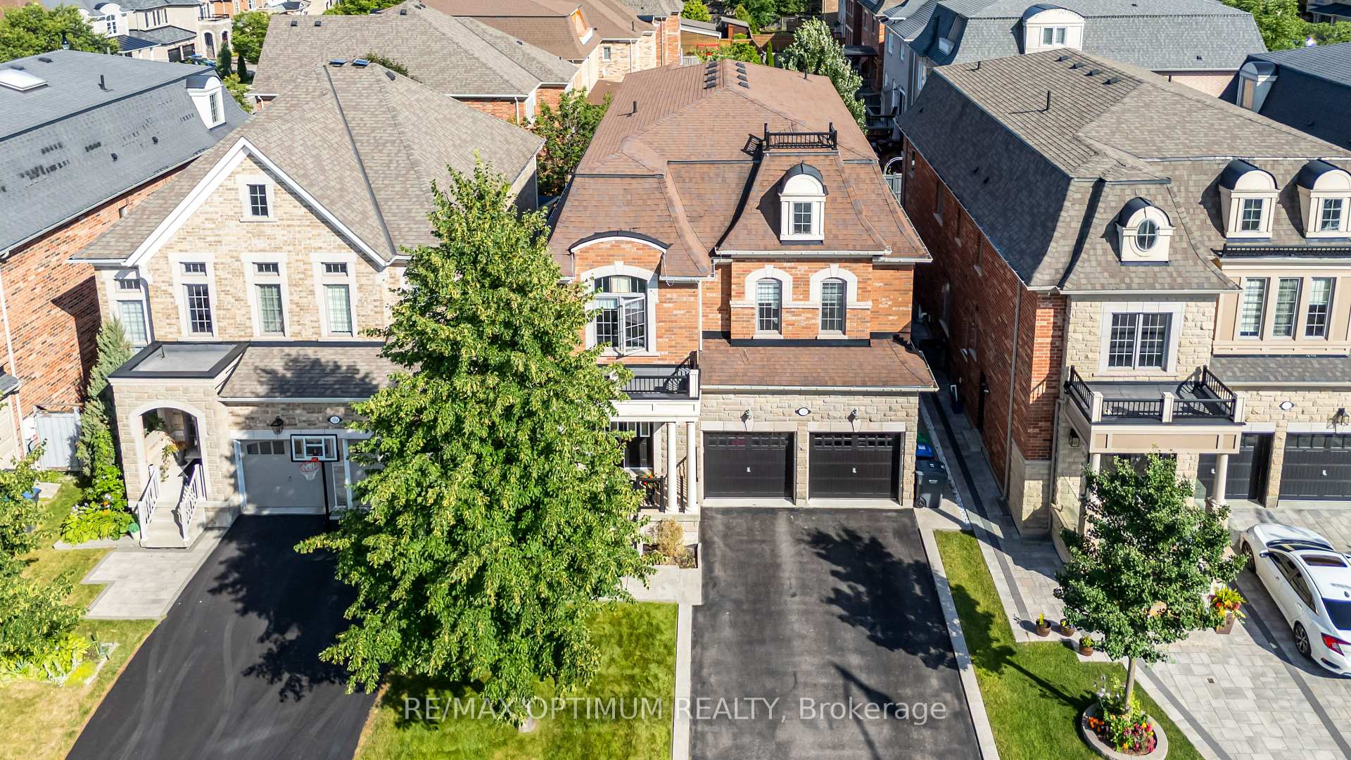Photo 2 of 37 Island Grove, Brampton, Credit Valley — HOMEH