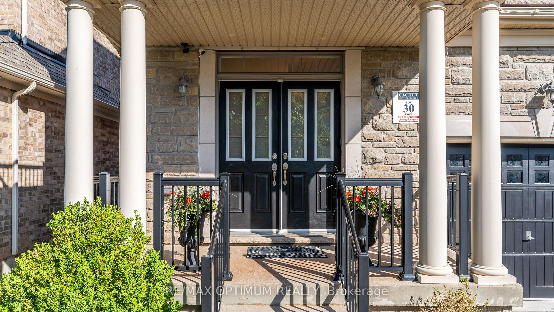 Photo 3 of 37 Island Grove, Brampton, Credit Valley — HOMEH
