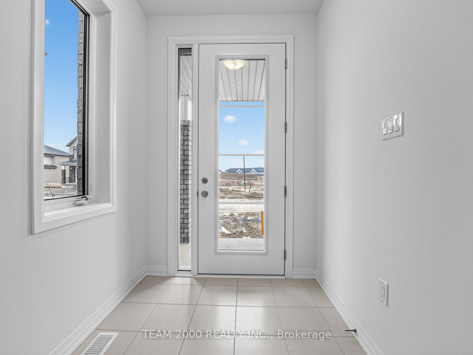 Photo 5 of 32 Mayhew Lane, Hamilton, Binbrook — HOMEH