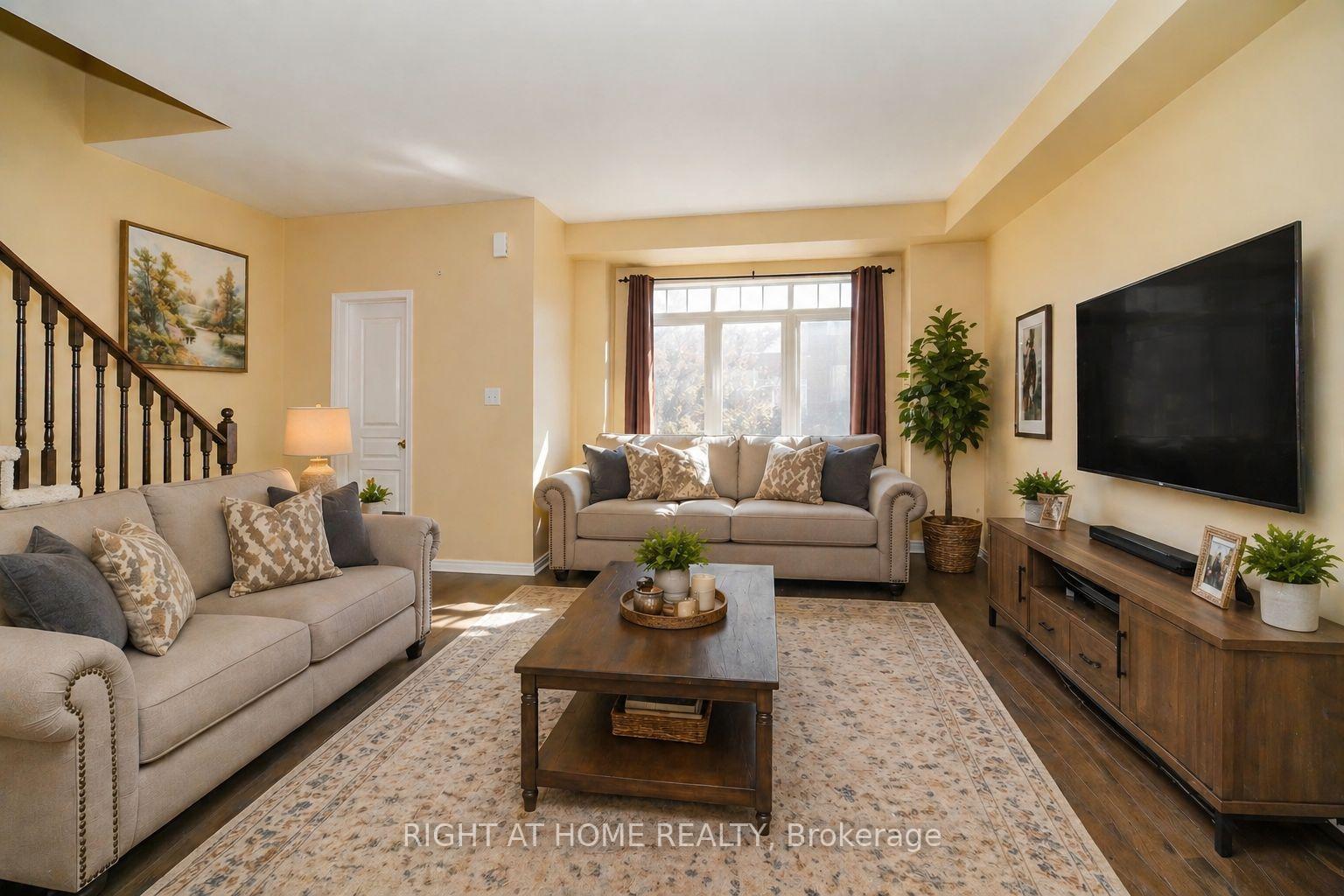 Photo 2 of 48 Curran Hall Crescent, Scarborough, Morningside — HOMEH