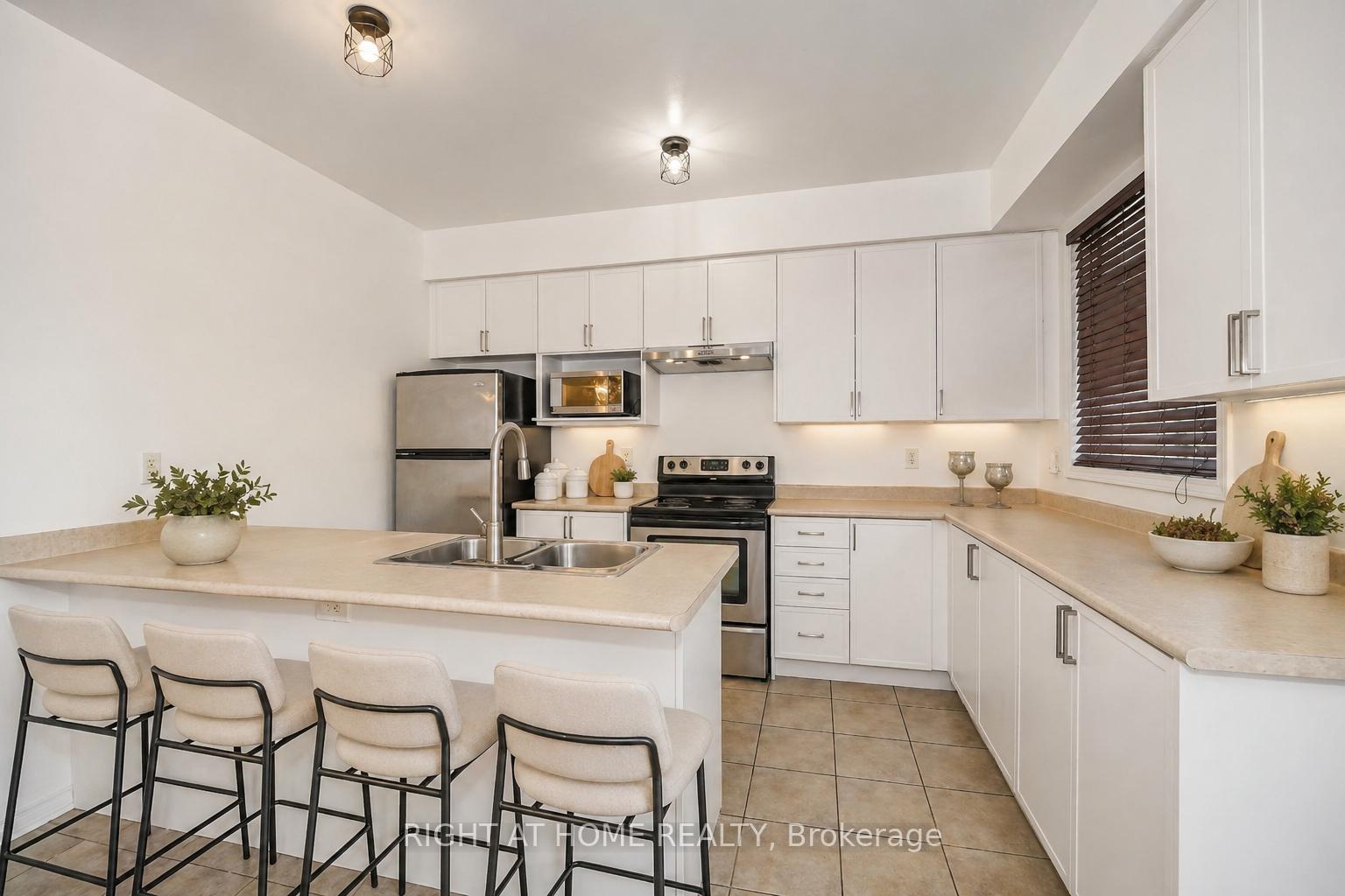 Photo 4 of 48 Curran Hall Crescent, Scarborough, Morningside — HOMEH