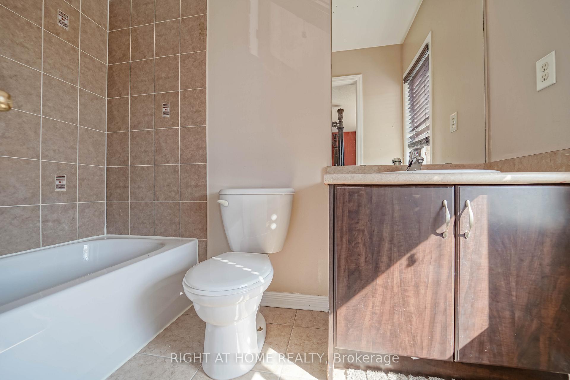 Photo 8 of 48 Curran Hall Crescent, Scarborough, Morningside — HOMEH